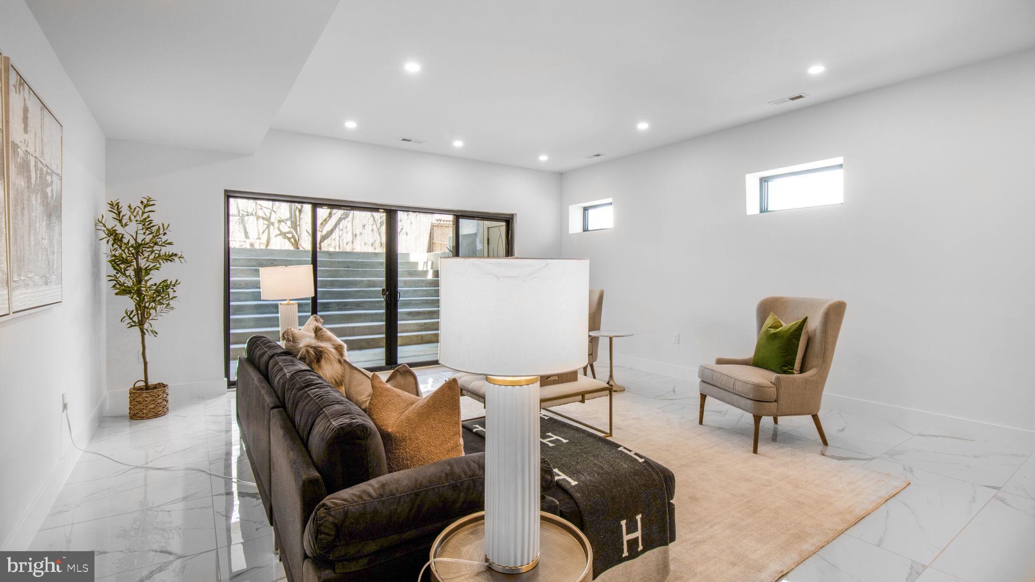 2025 N EMERSON STREET