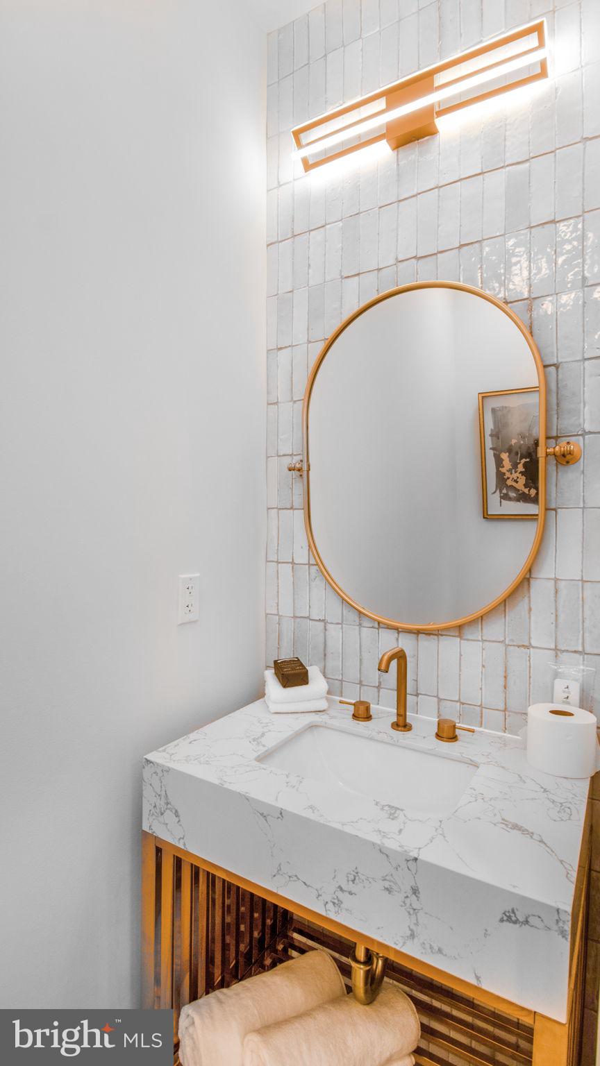 2025 N EMERSON STREET