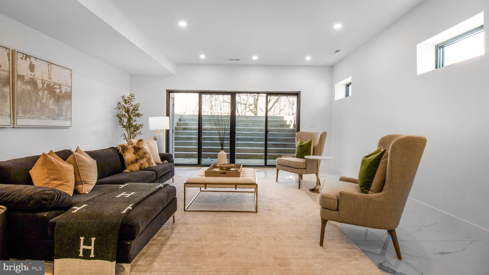 2025 N EMERSON STREET