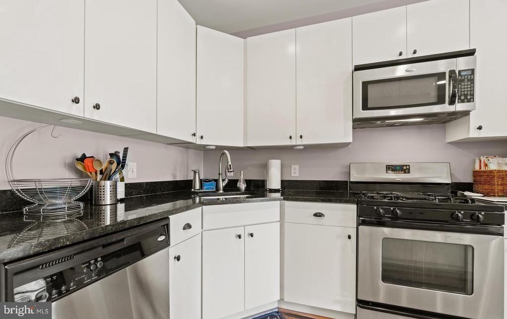 444 W BROAD STREET 303
