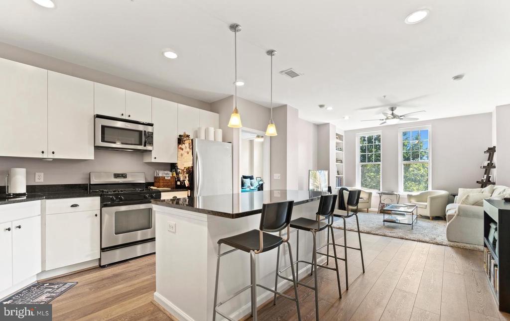 444 W BROAD STREET 303