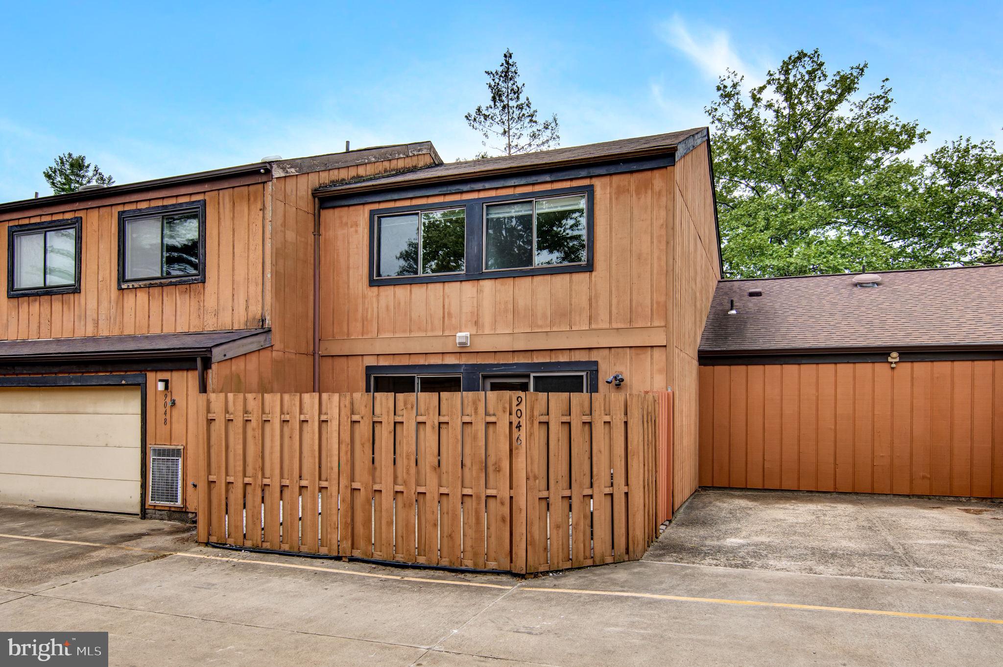 9046 Arlington Blvd