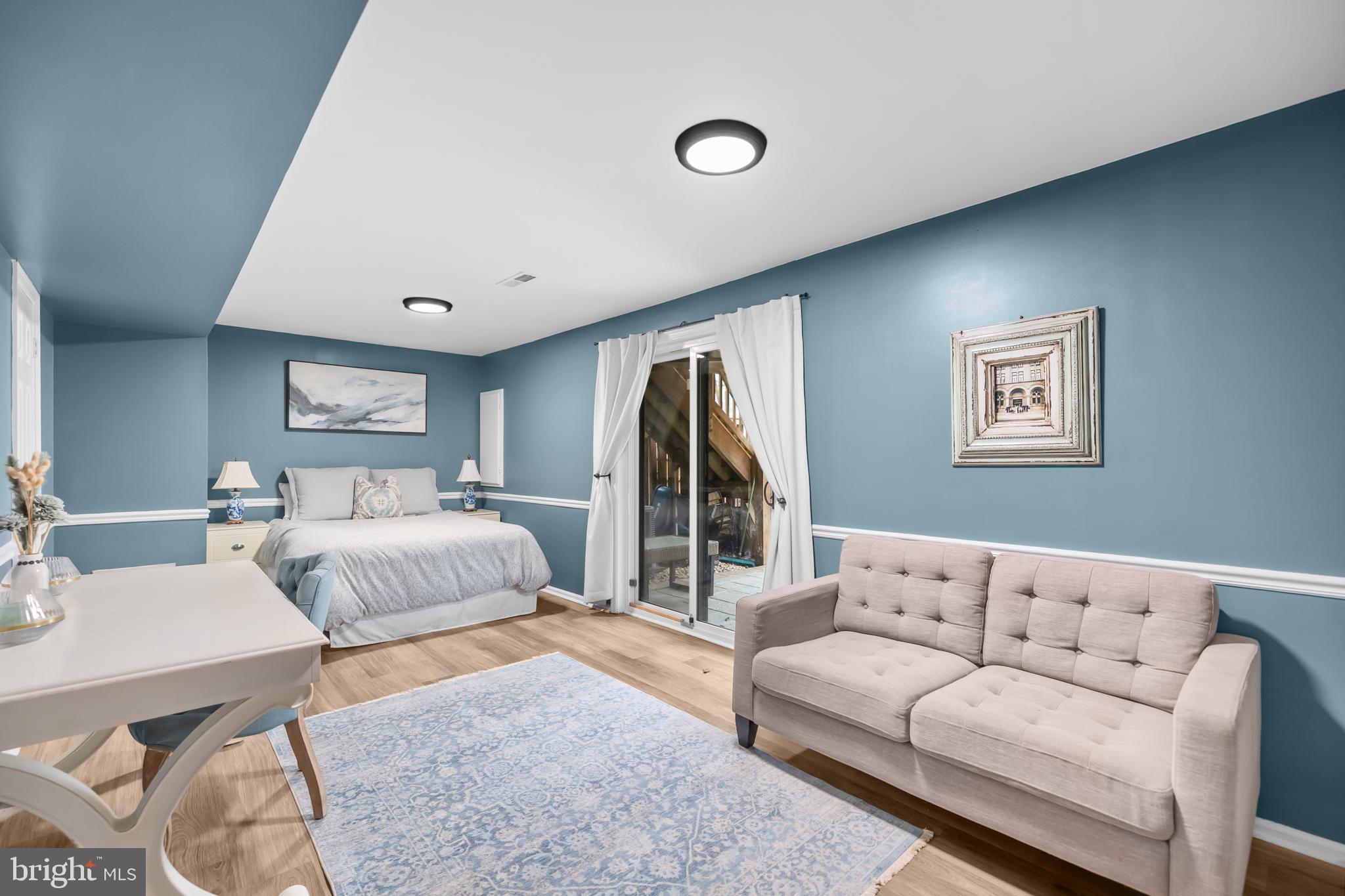 1100 SNEAD PLACE