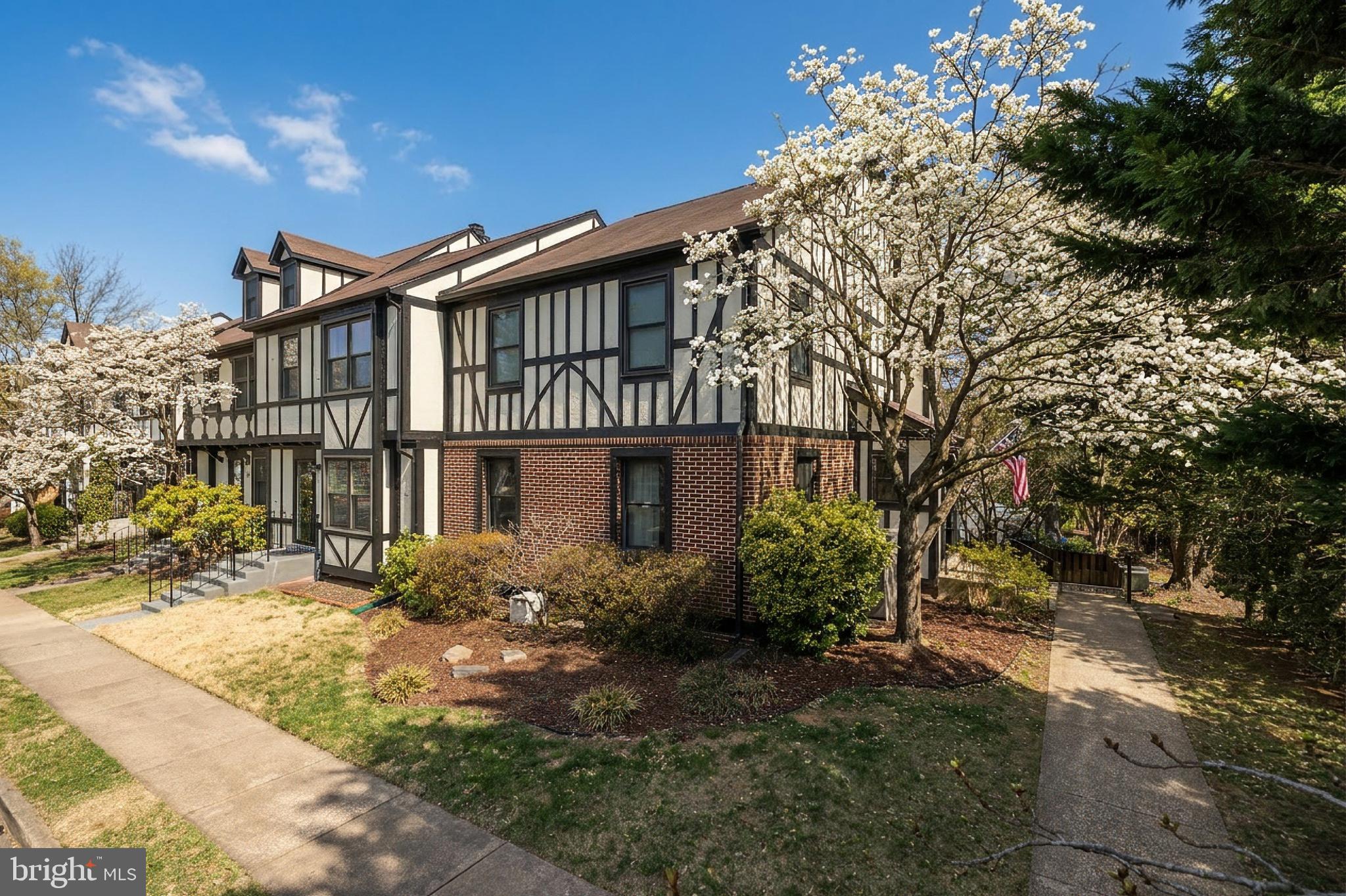 1100 SNEAD PLACE