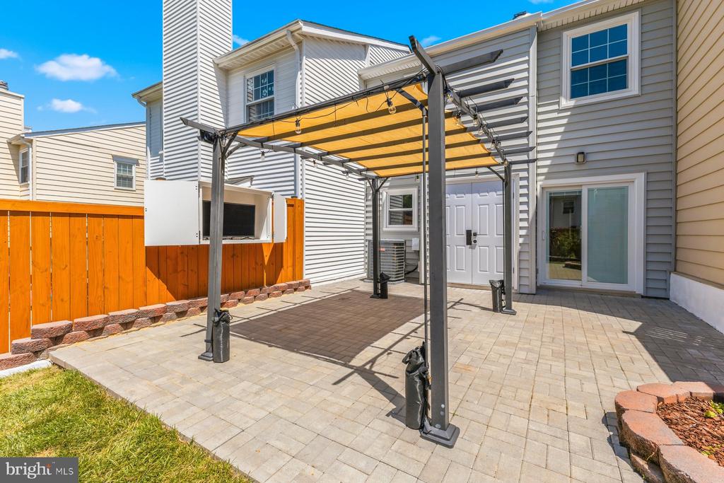 6028 SWEET DALE COURT