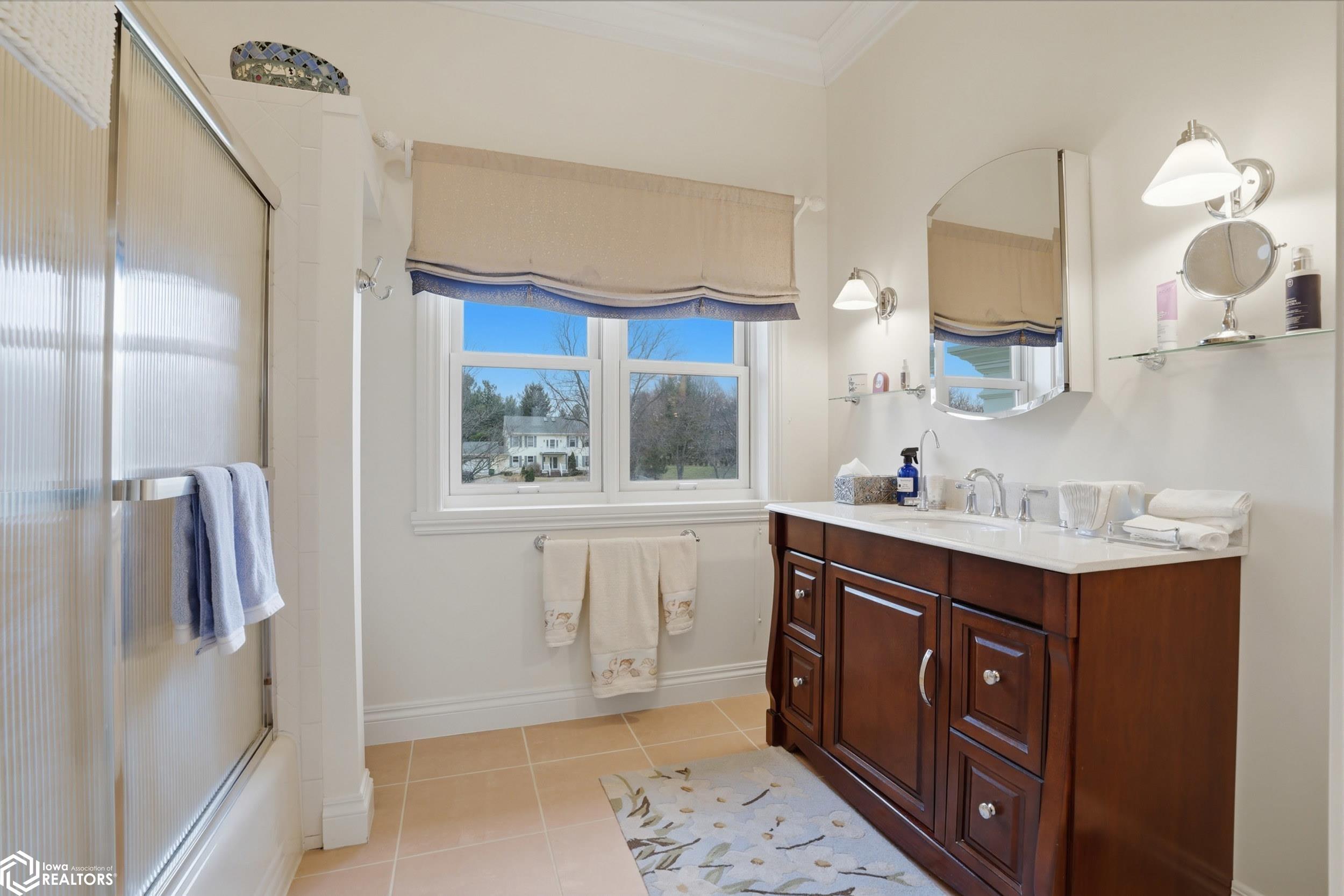 1105 Lakeview Drive
