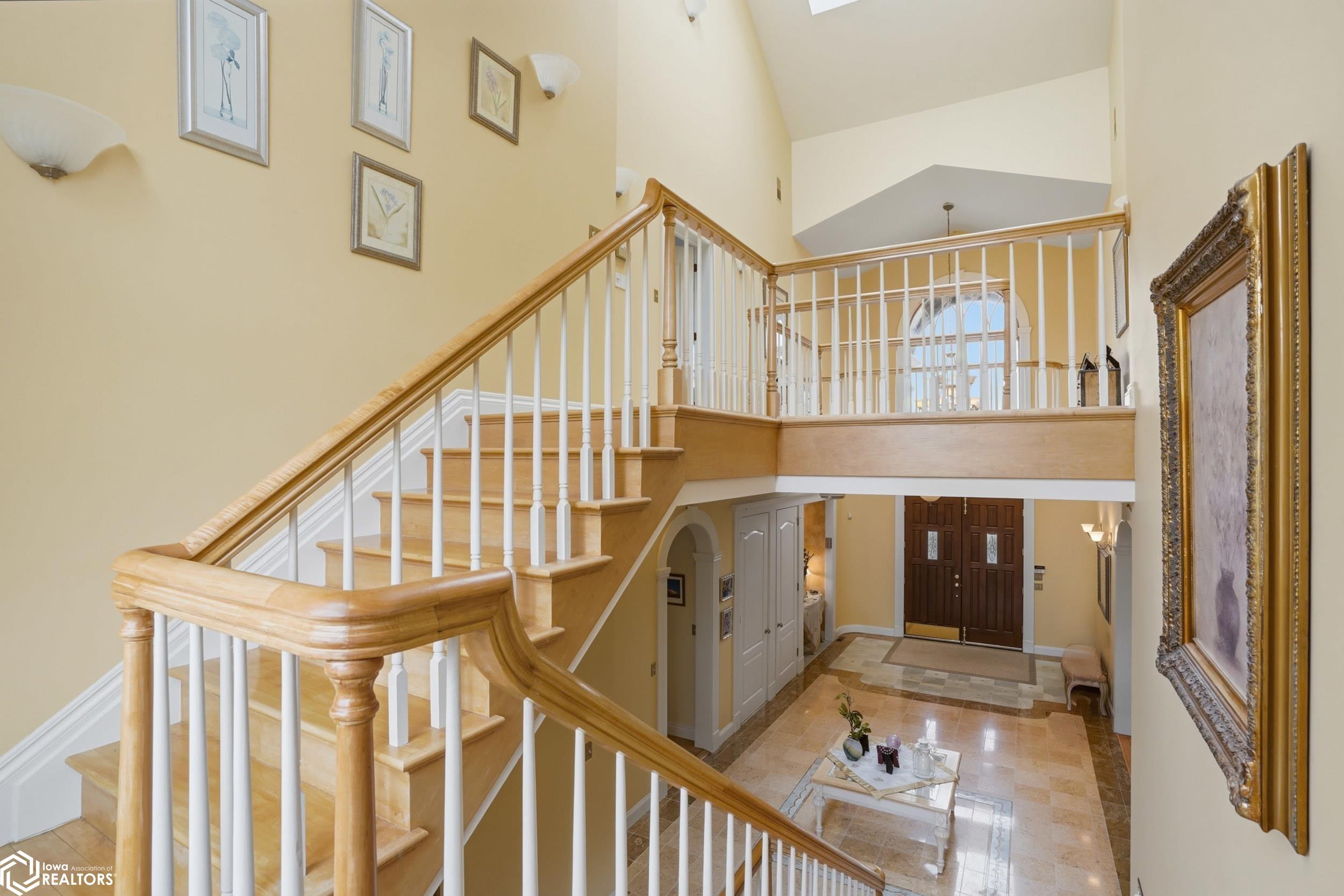 1105 Lakeview Drive