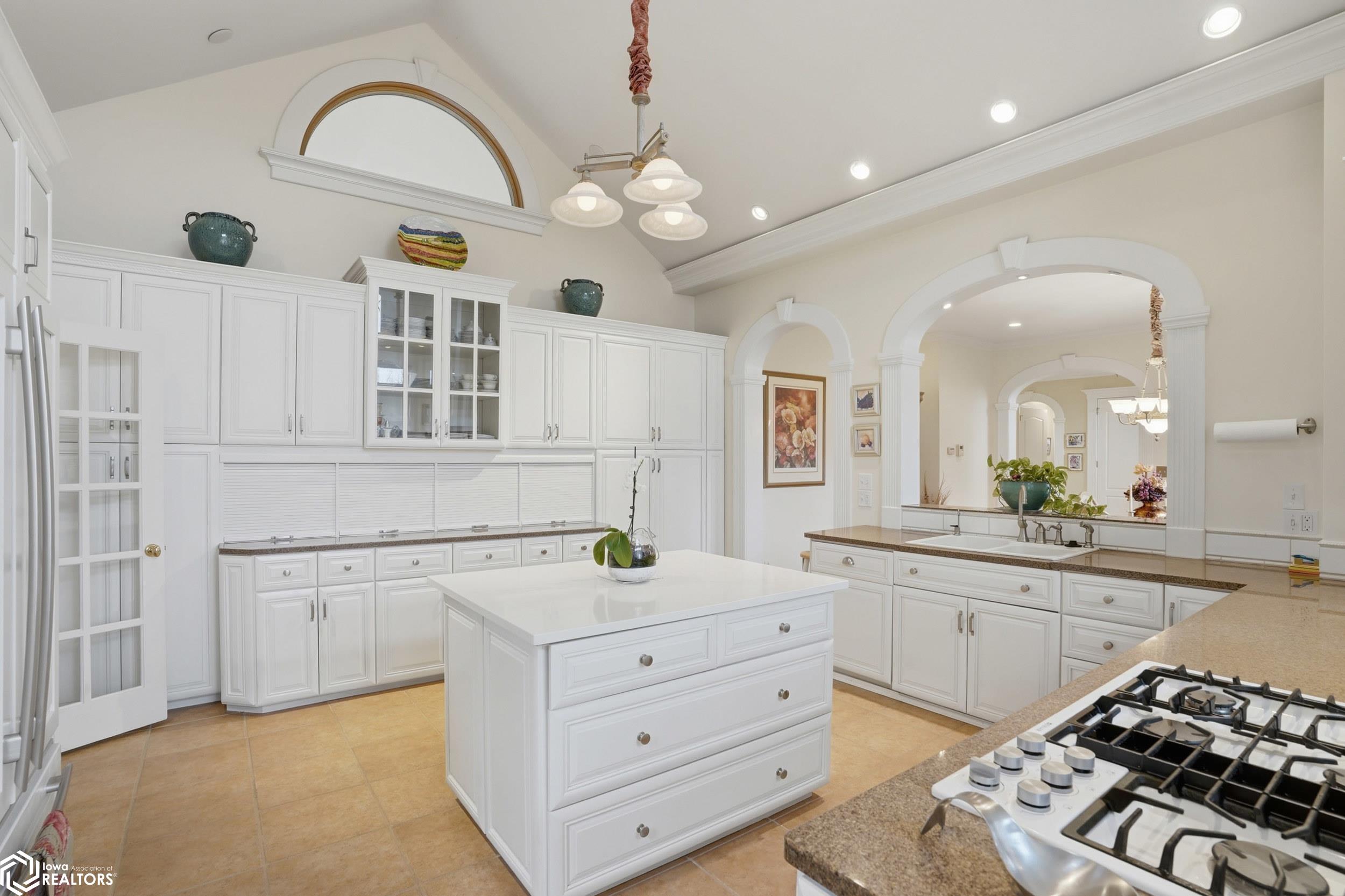 1105 Lakeview Drive