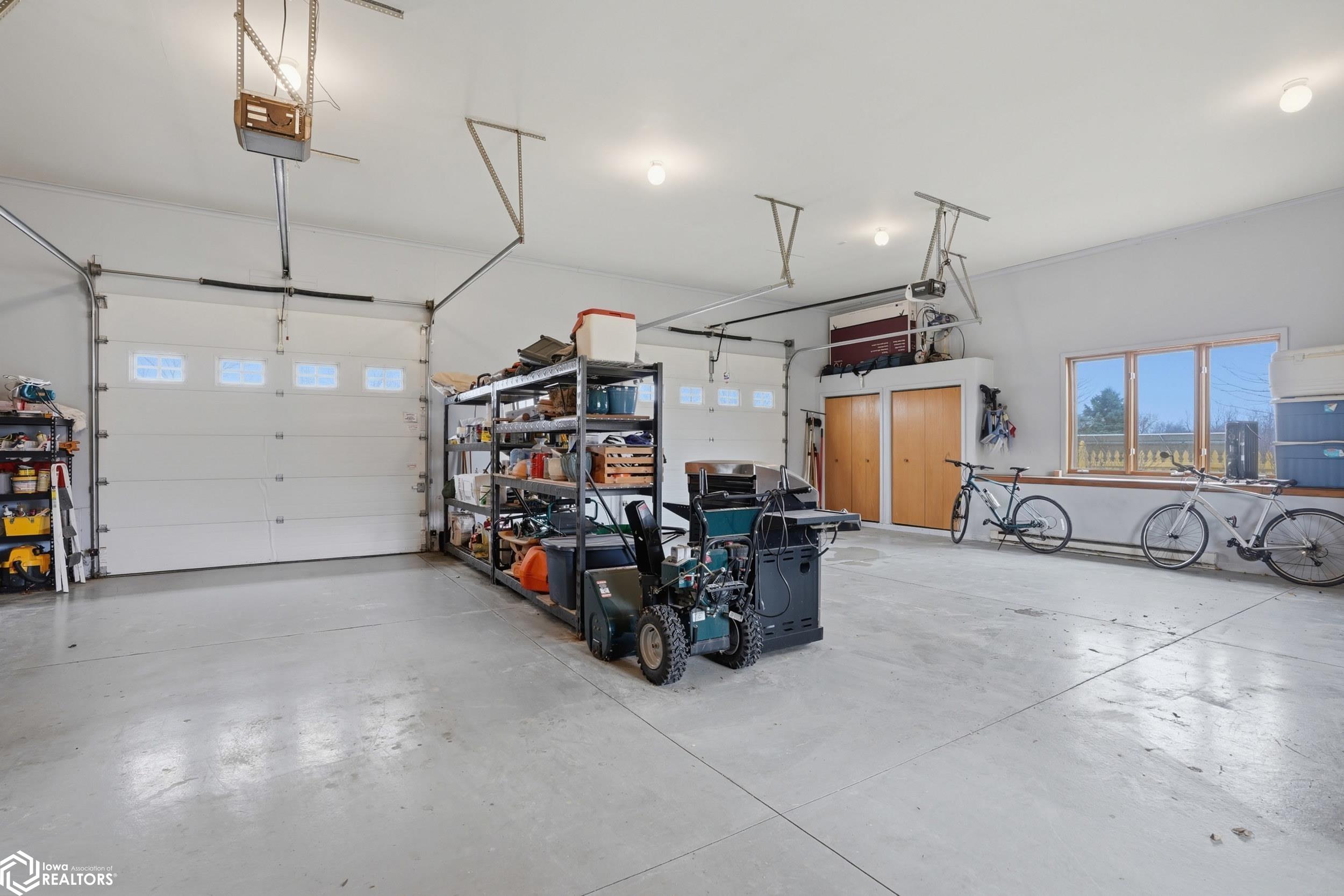 1105 Lakeview Drive