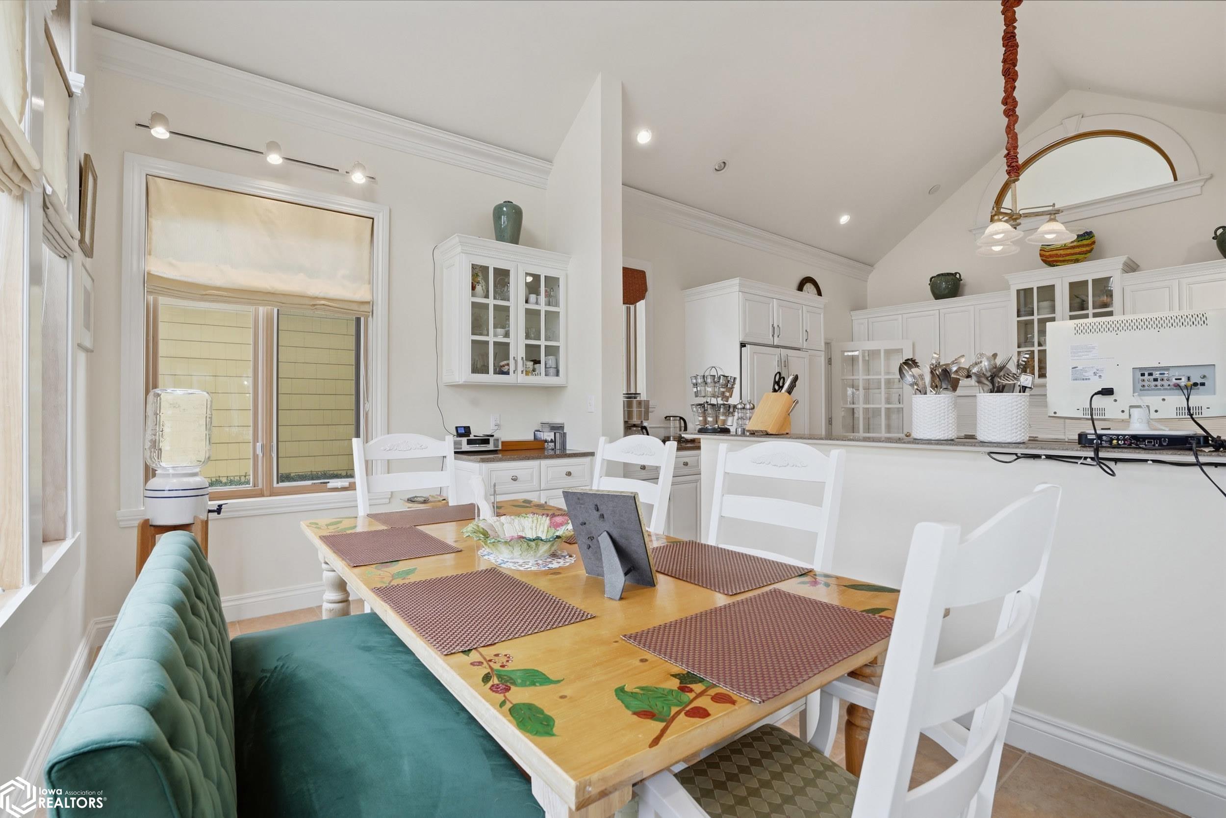 1105 Lakeview Drive