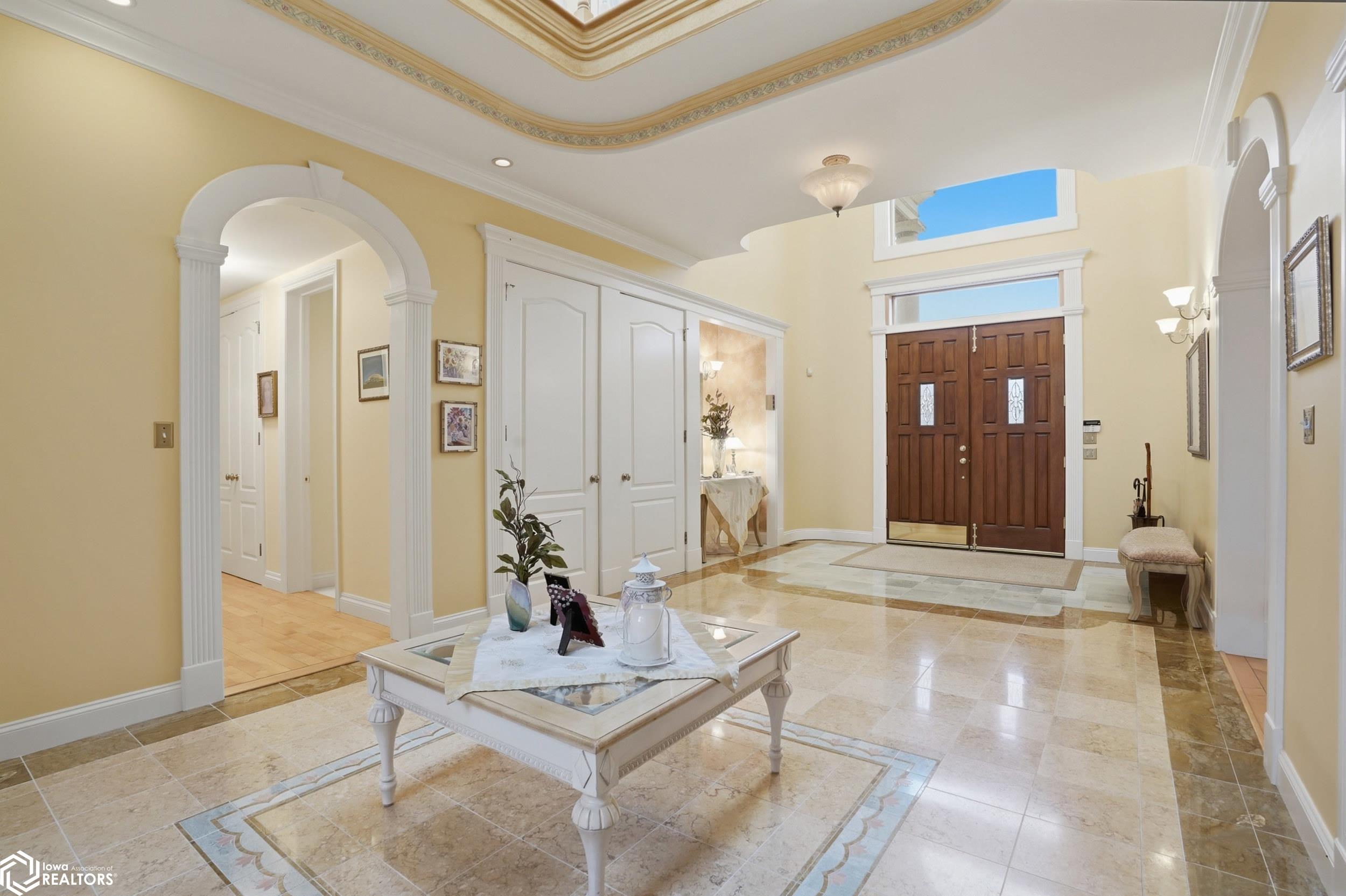 1105 Lakeview Drive