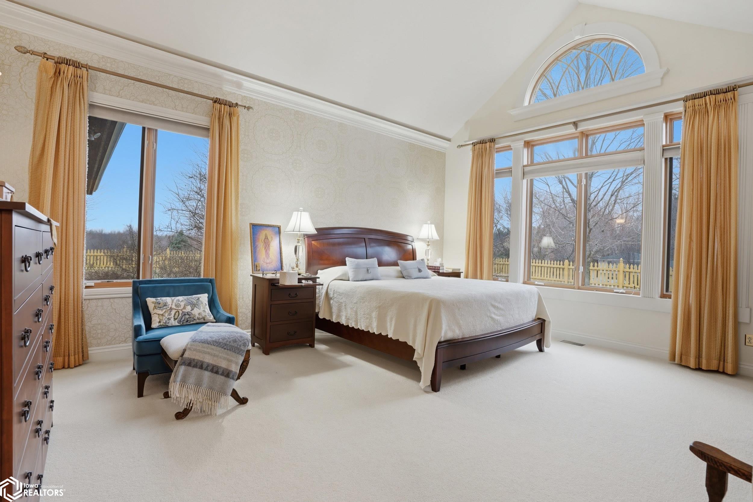 1105 Lakeview Drive