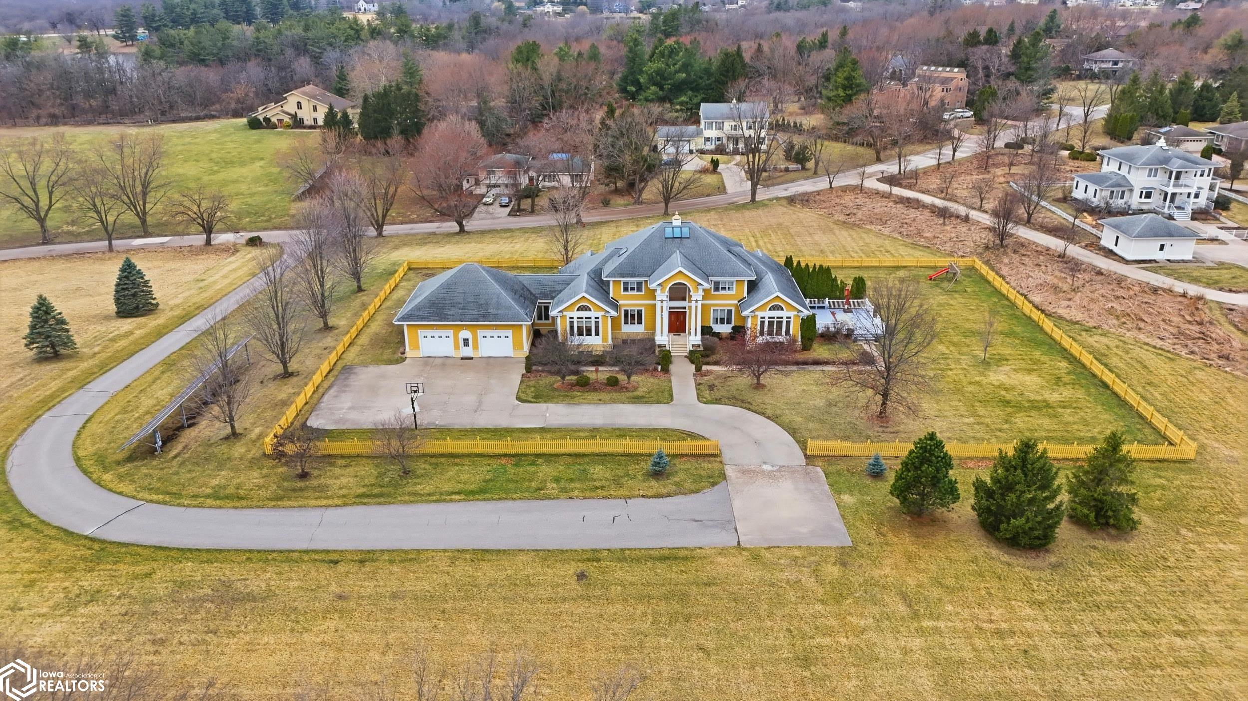 1105 Lakeview Drive