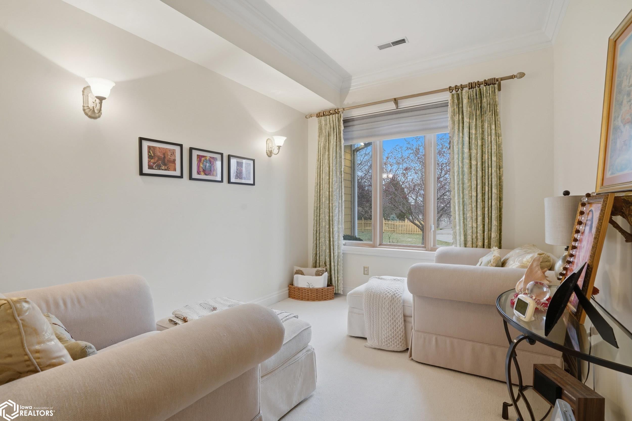 1105 Lakeview Drive