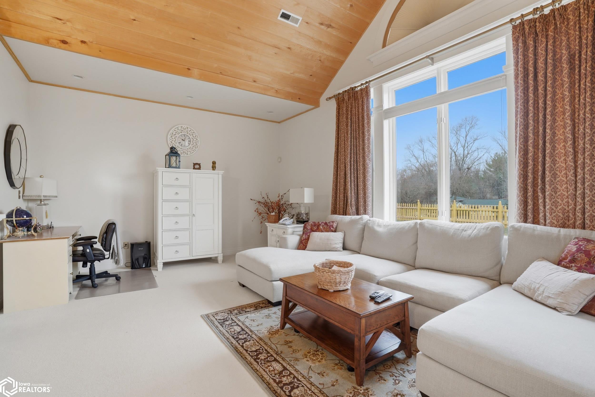1105 Lakeview Drive