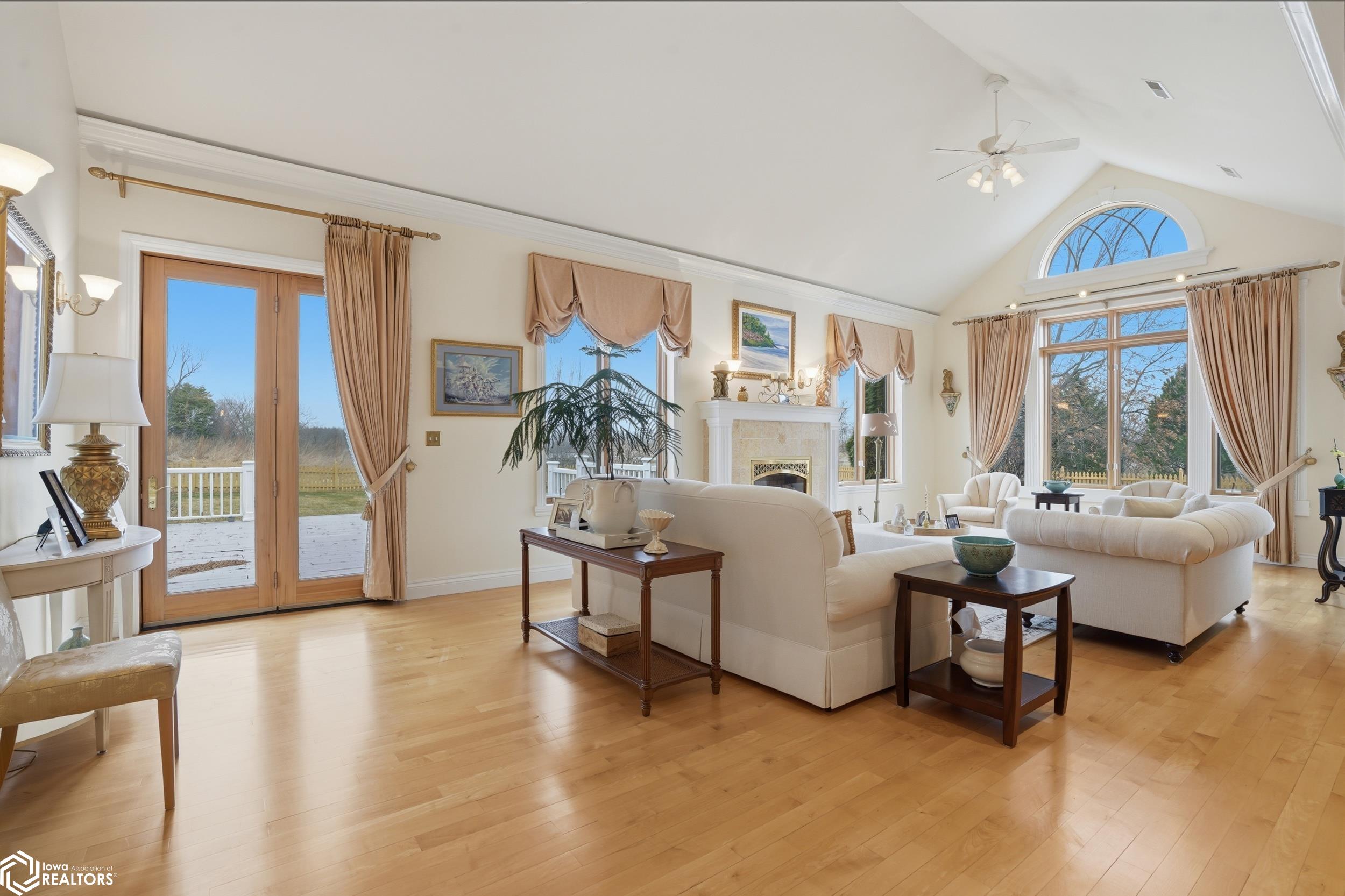 1105 Lakeview Drive