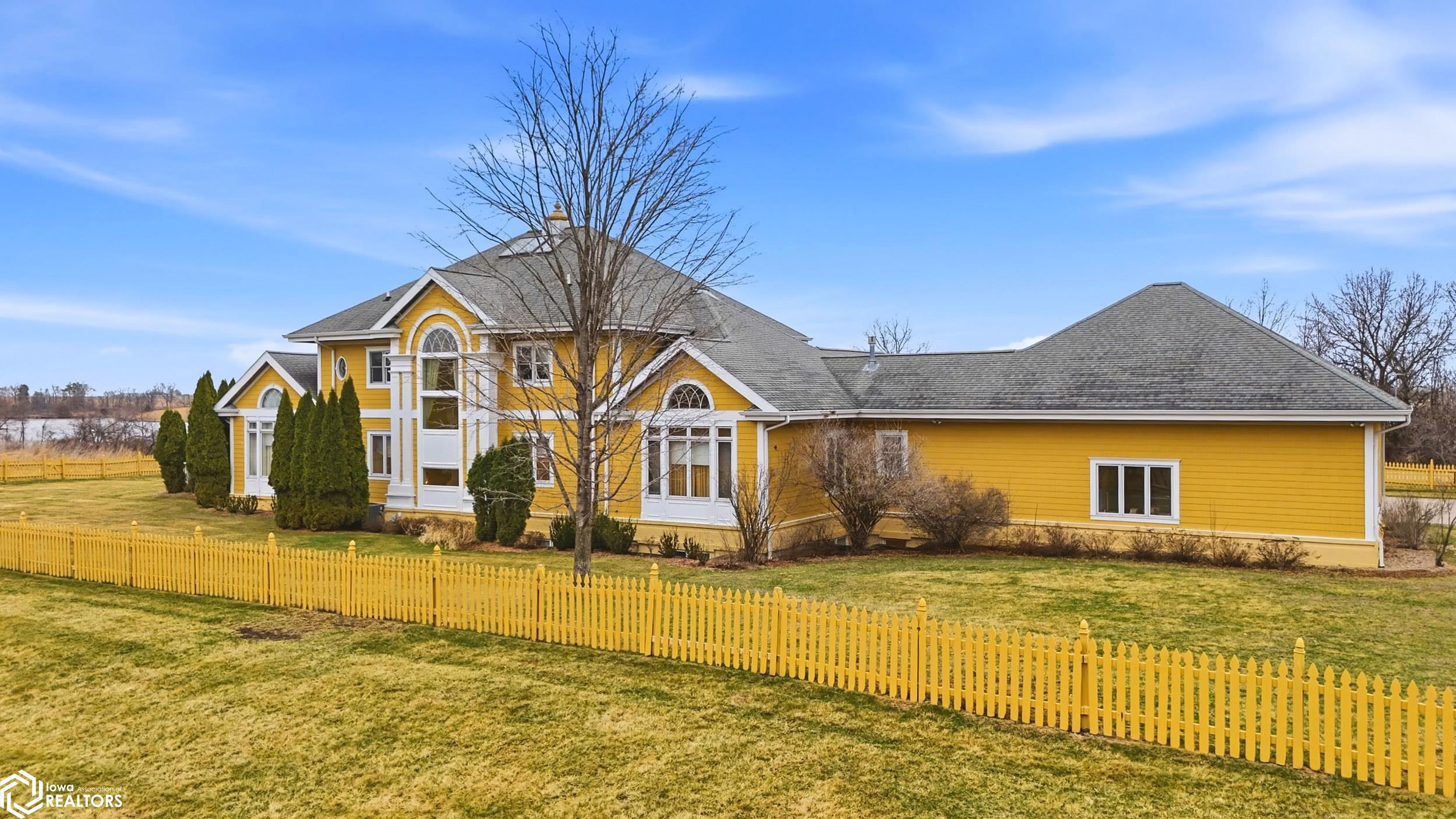 1105 Lakeview Drive