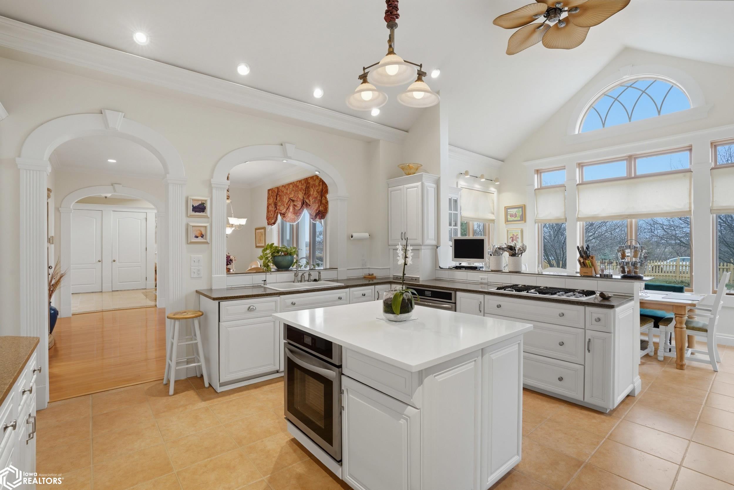 1105 Lakeview Drive