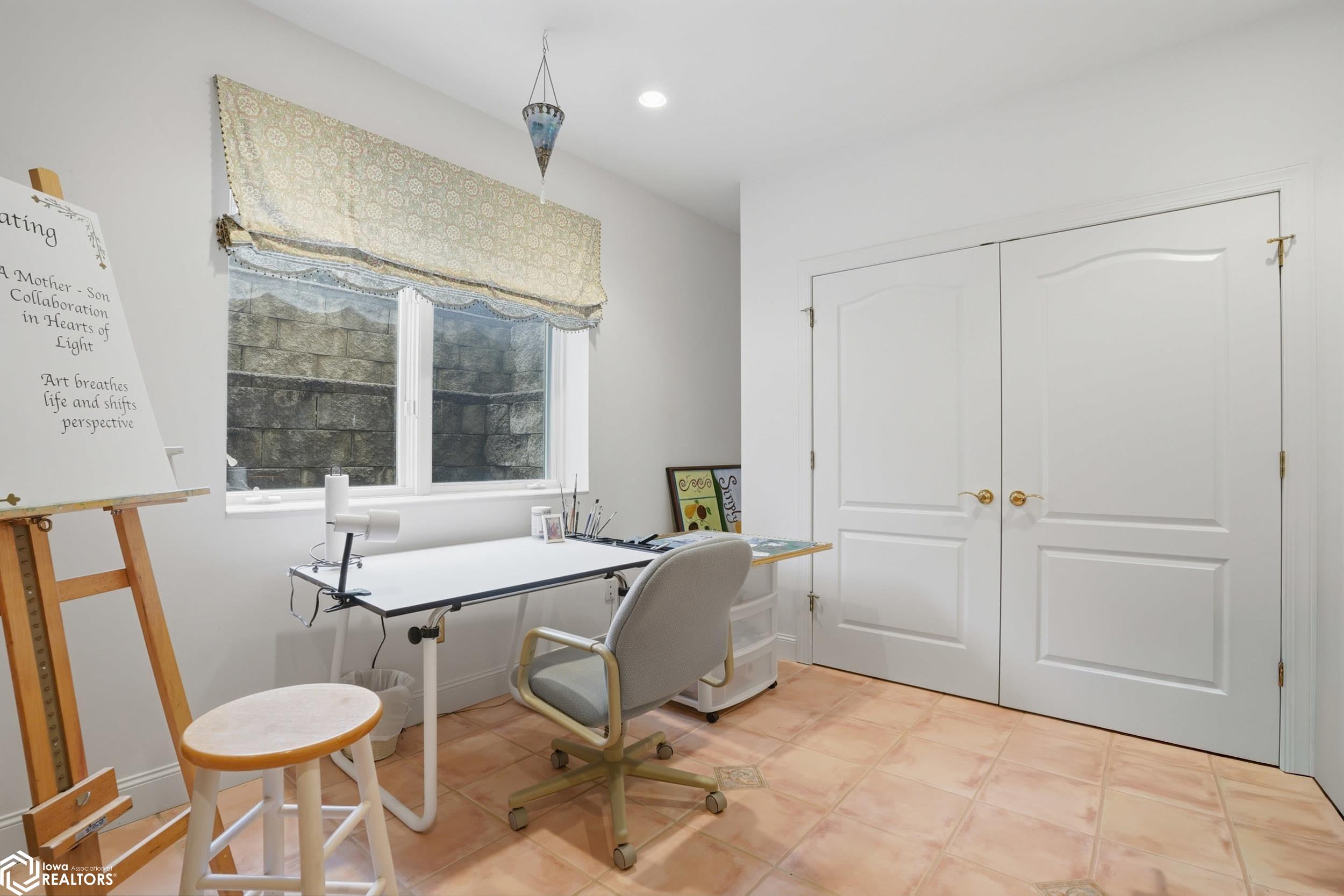 1105 Lakeview Drive