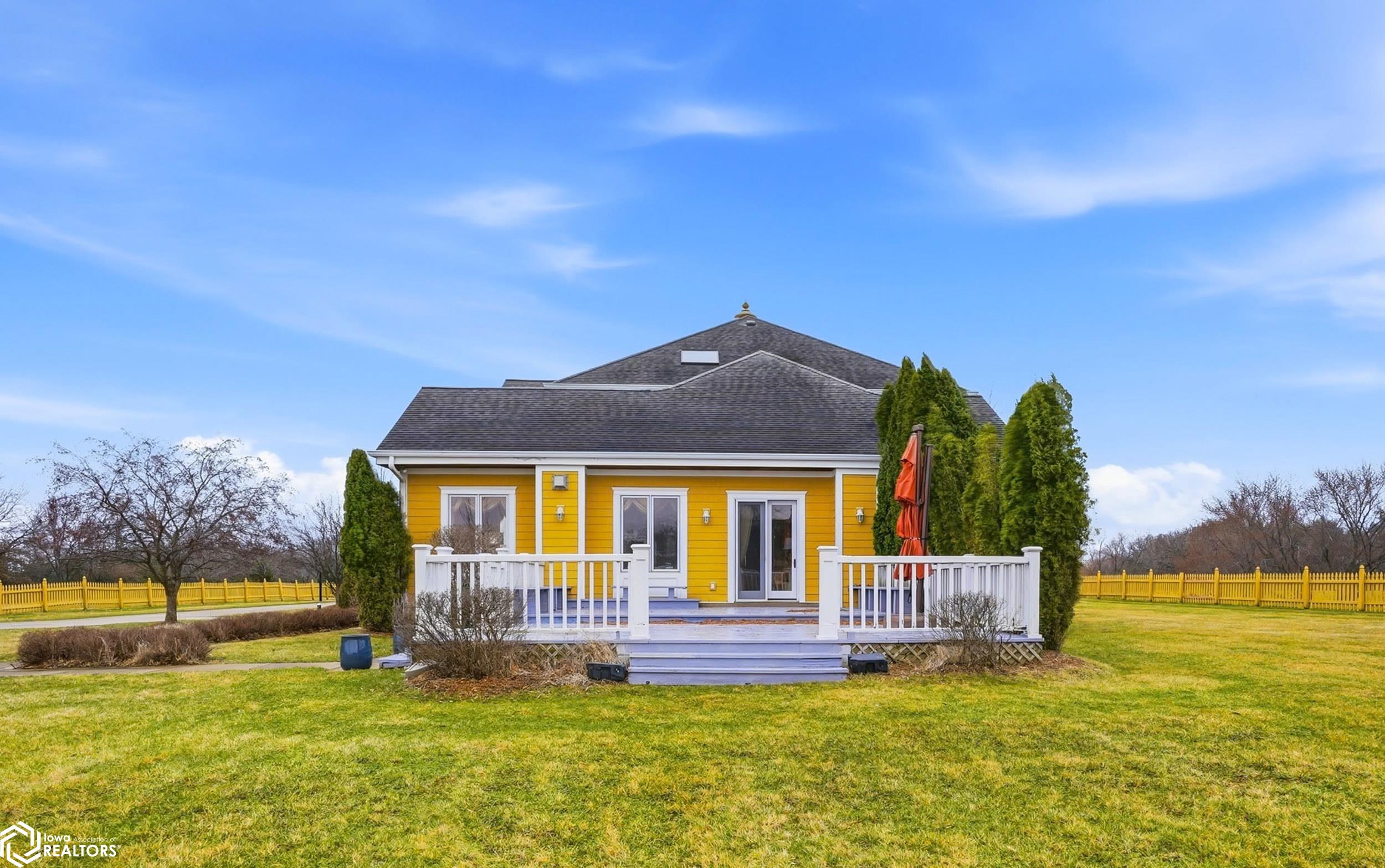 1105 Lakeview Drive