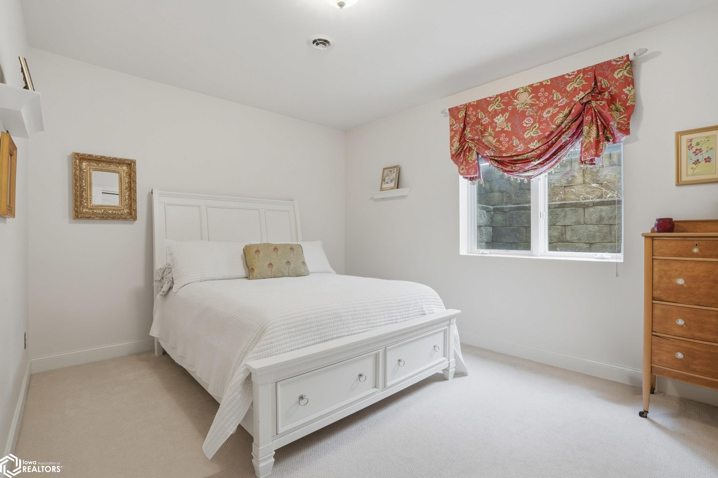 1105 Lakeview Drive