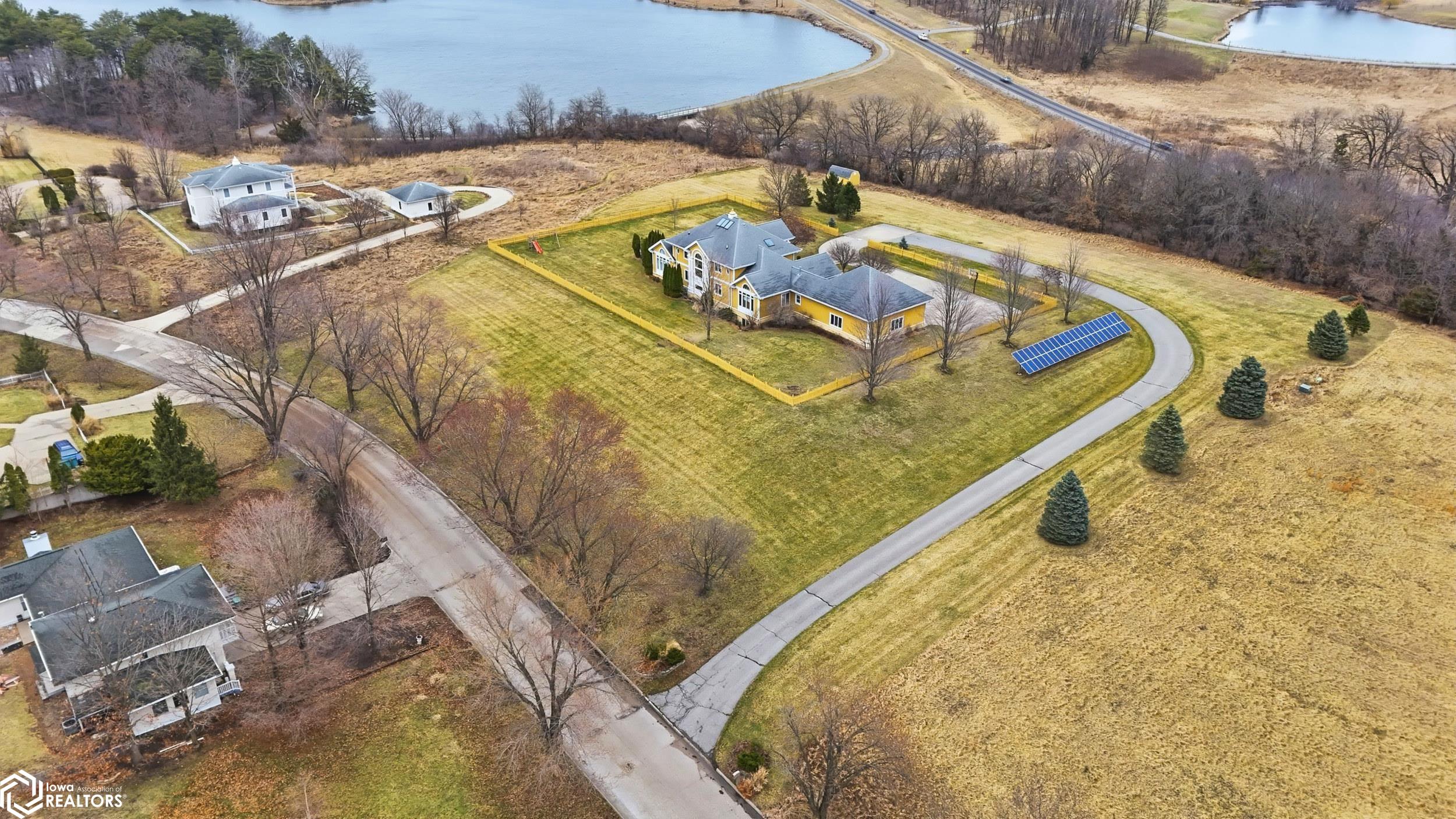 1105 Lakeview Drive