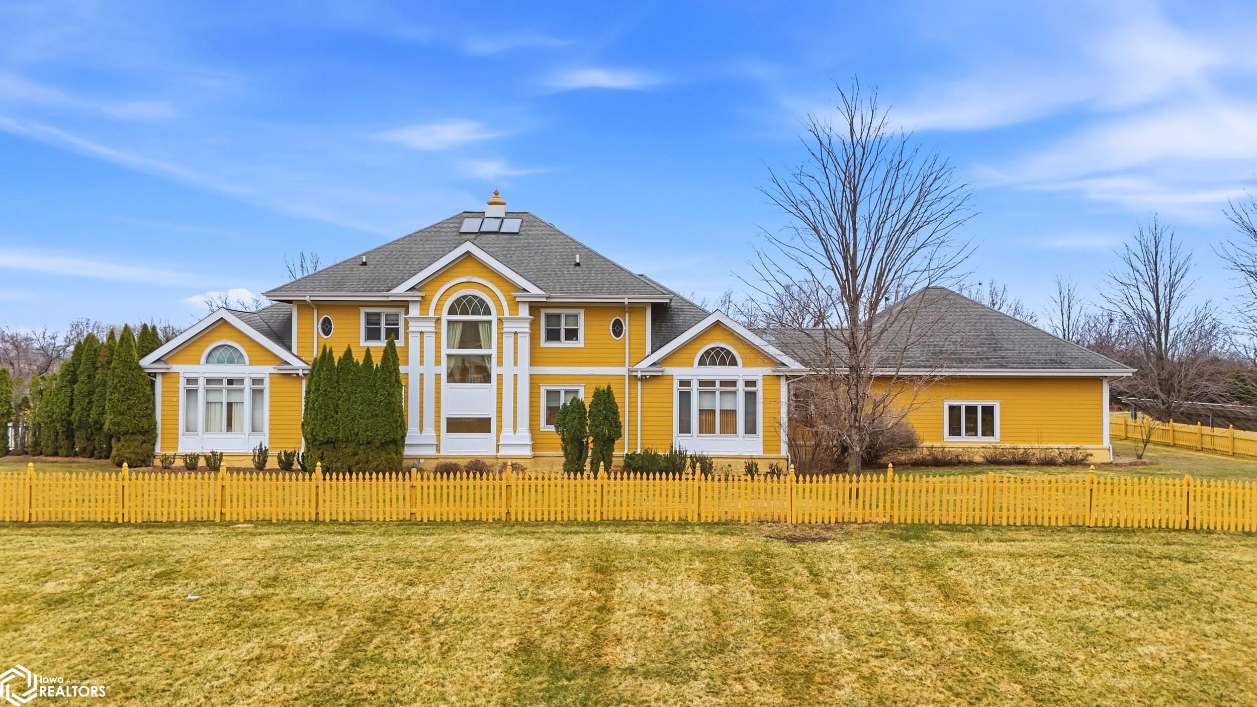1105 Lakeview Drive