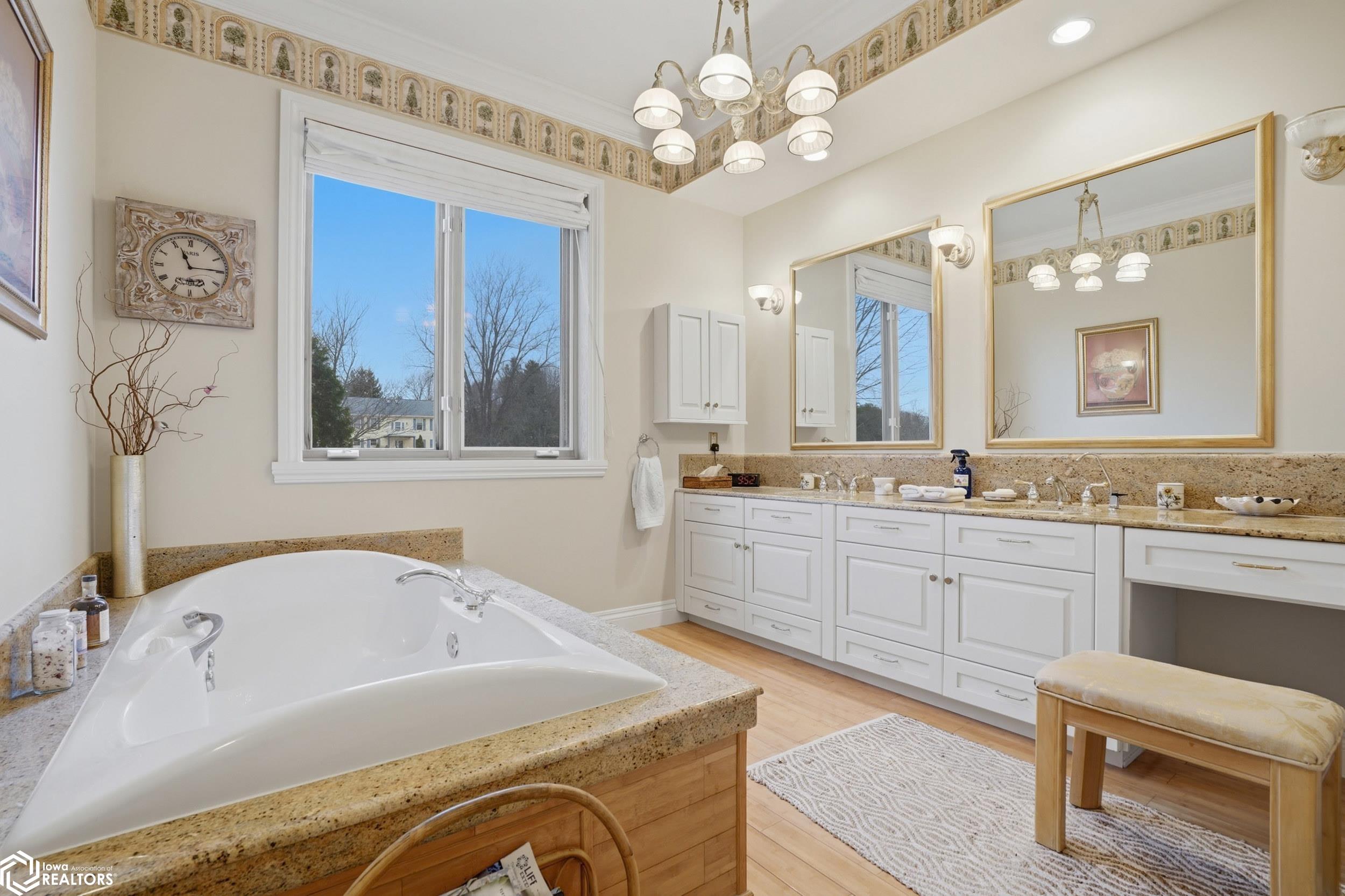 1105 Lakeview Drive