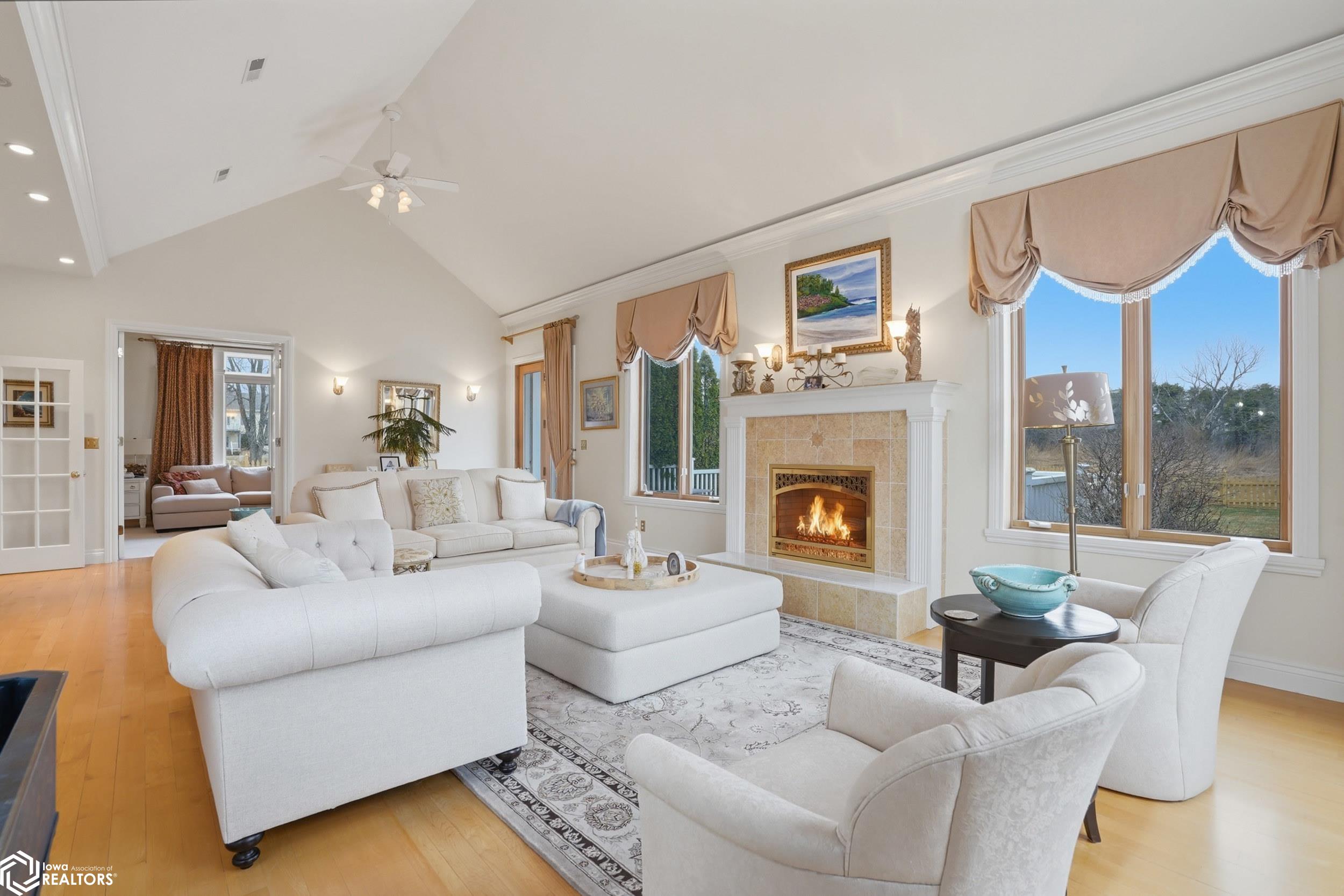 1105 Lakeview Drive