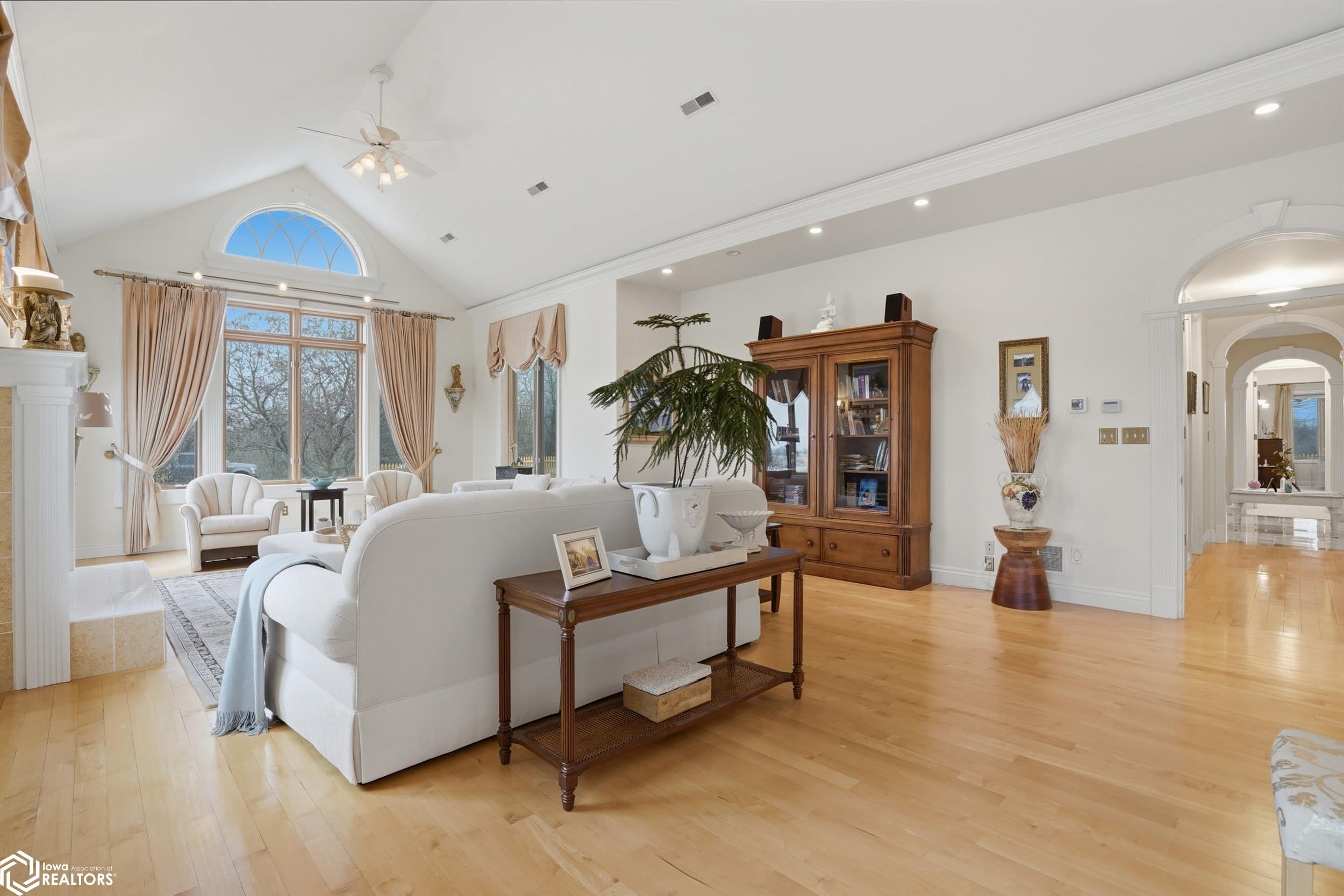 1105 Lakeview Drive