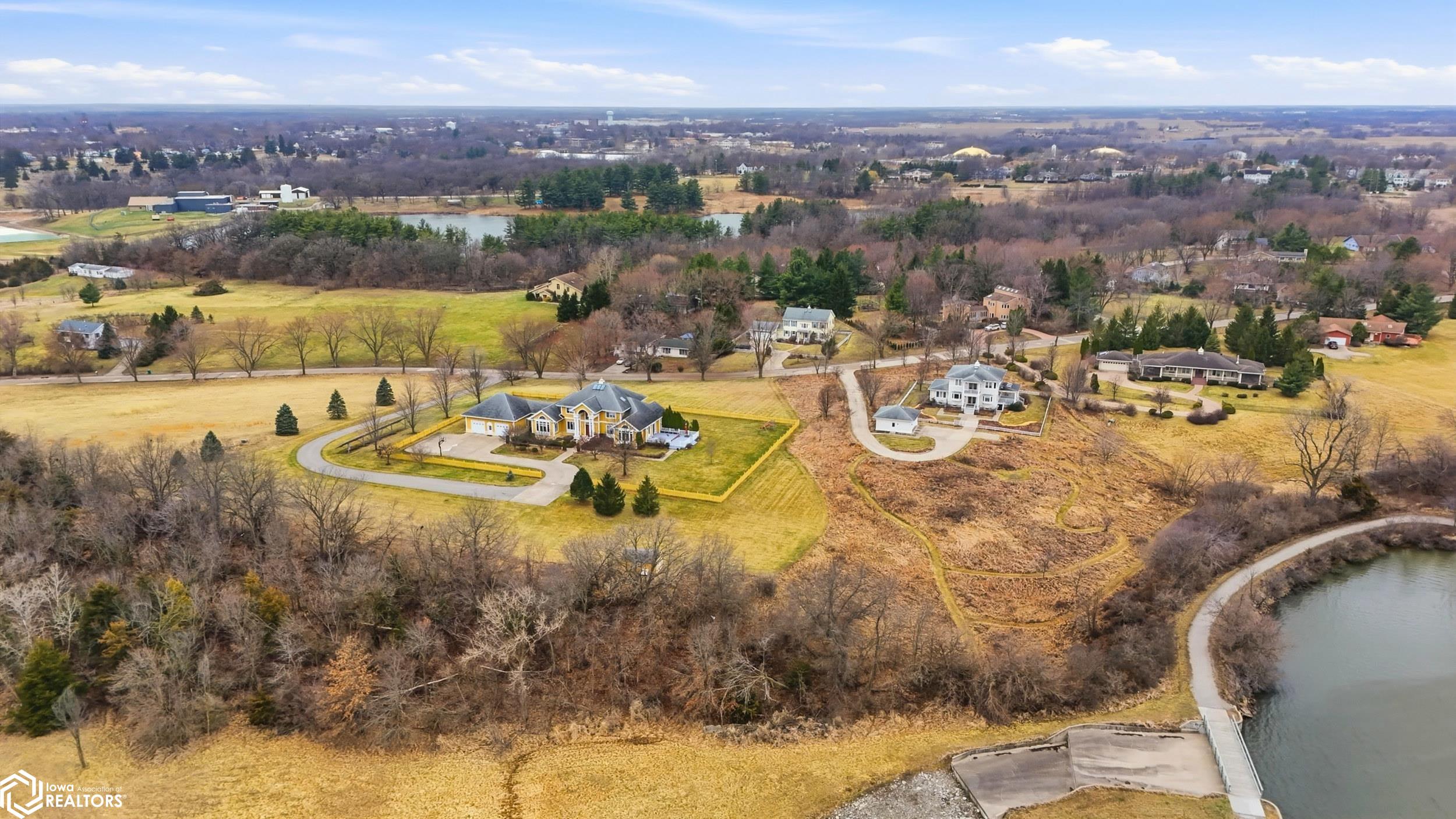 1105 Lakeview Drive