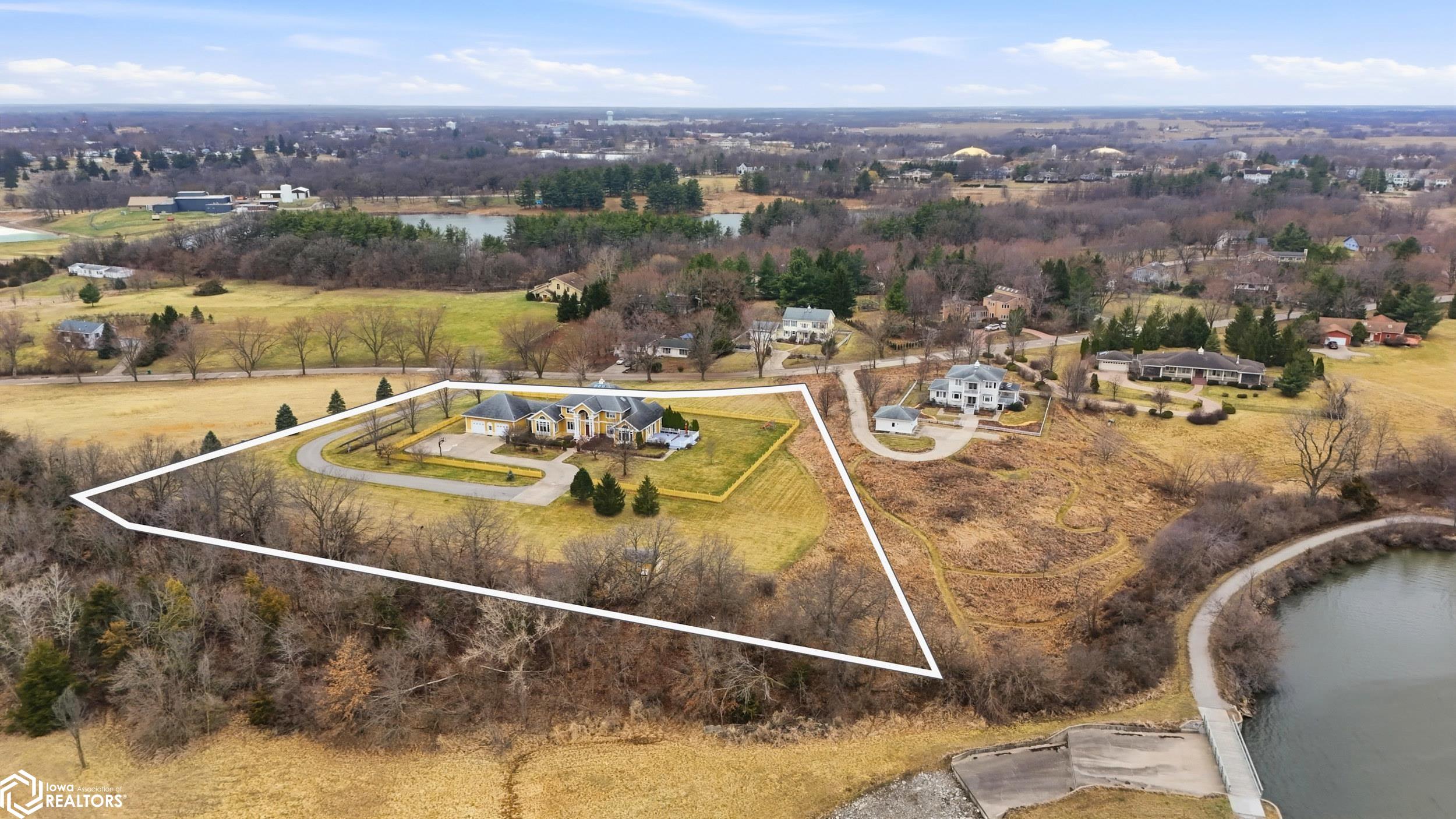 1105 Lakeview Drive