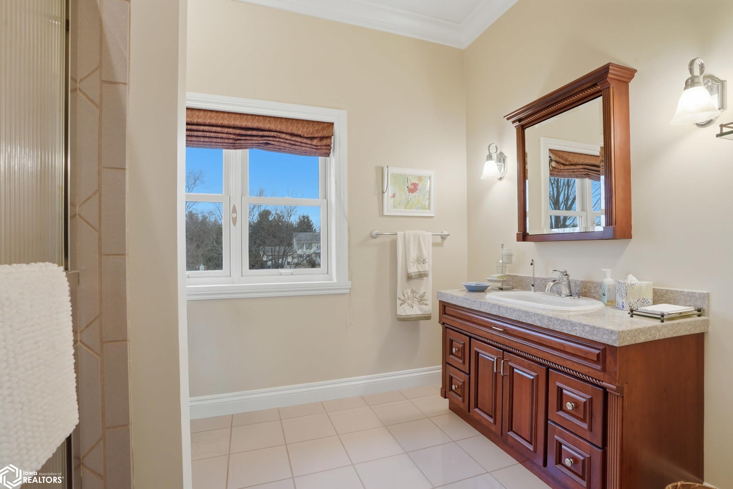1105 Lakeview Drive