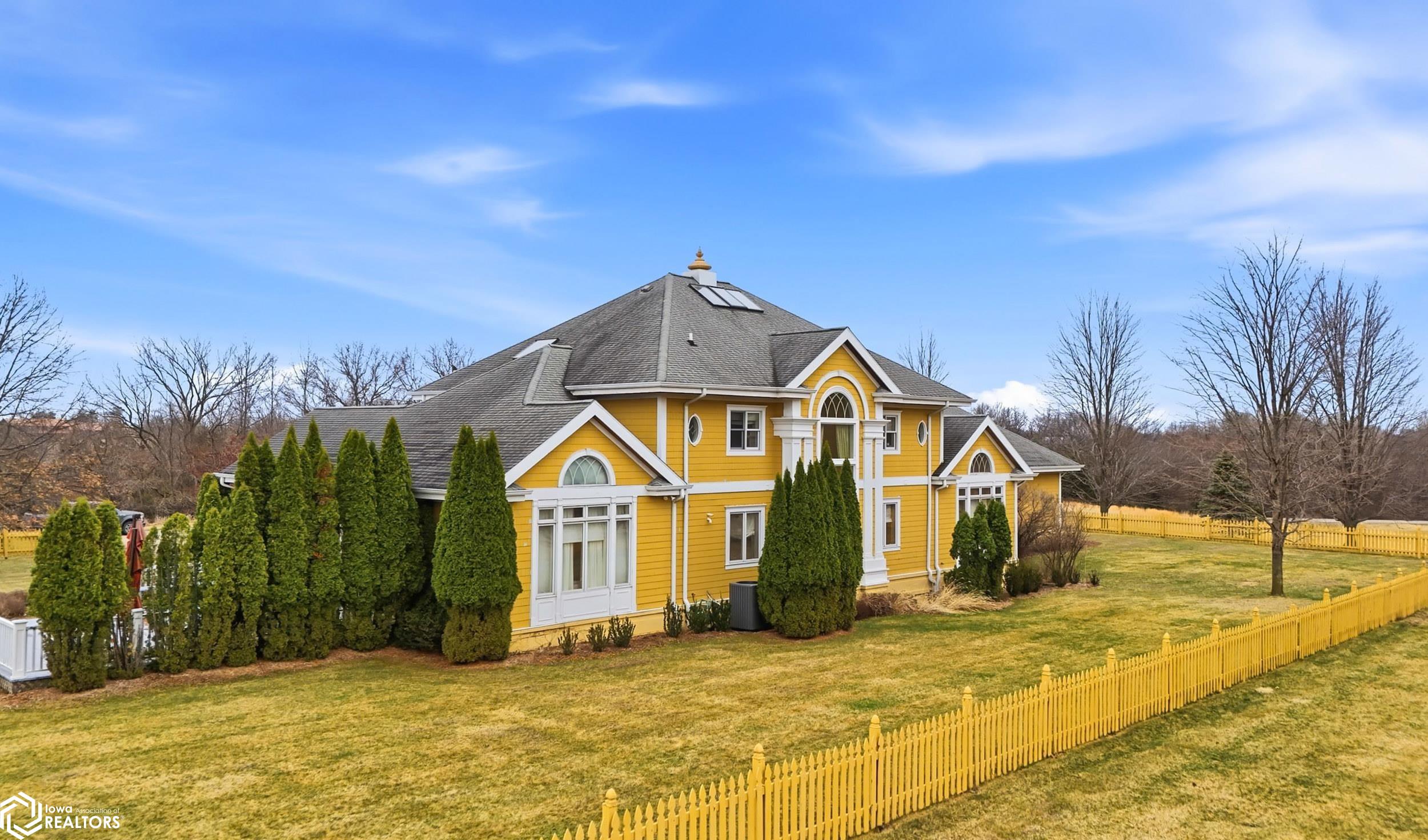 1105 Lakeview Drive