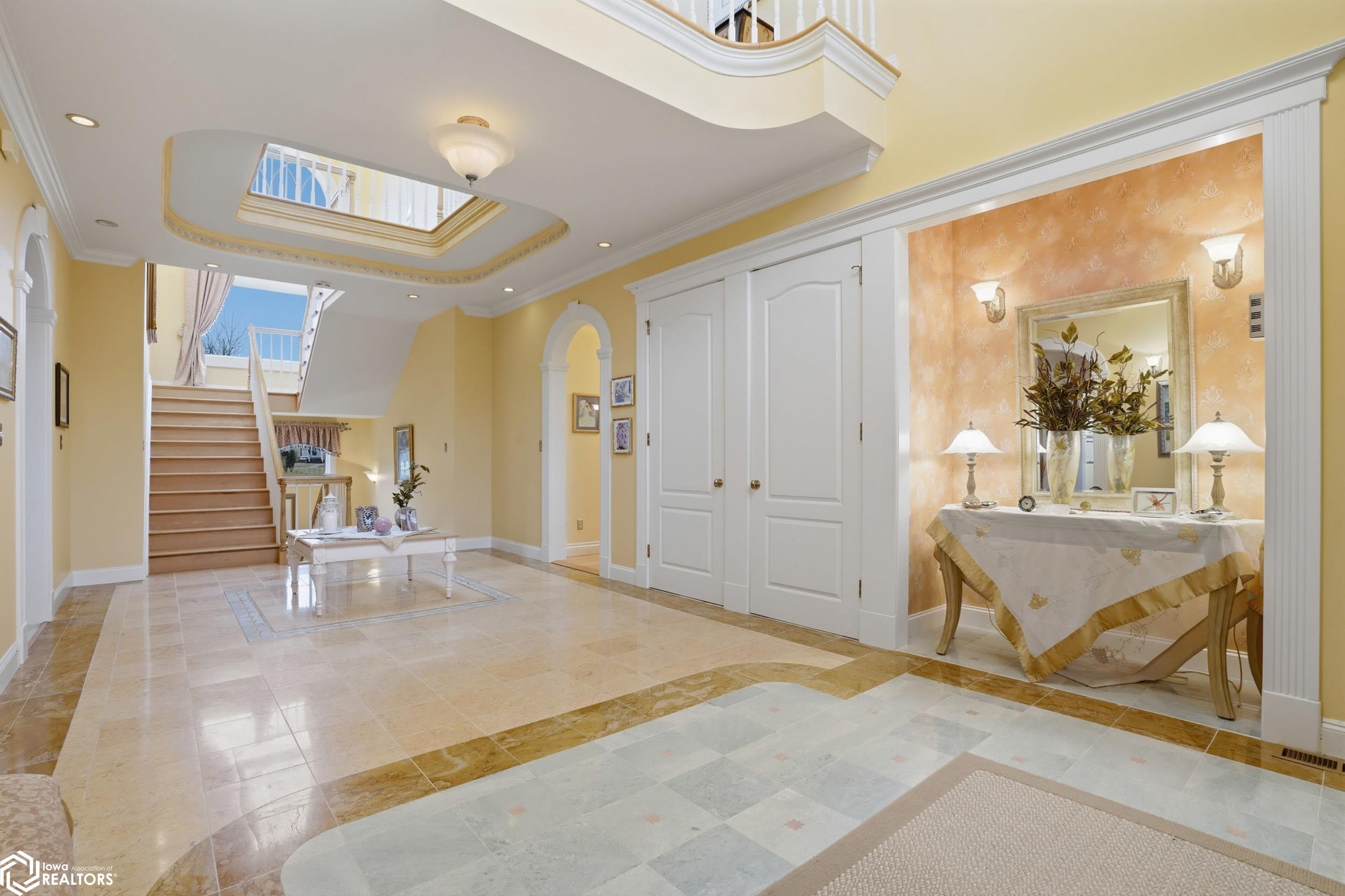 1105 Lakeview Drive