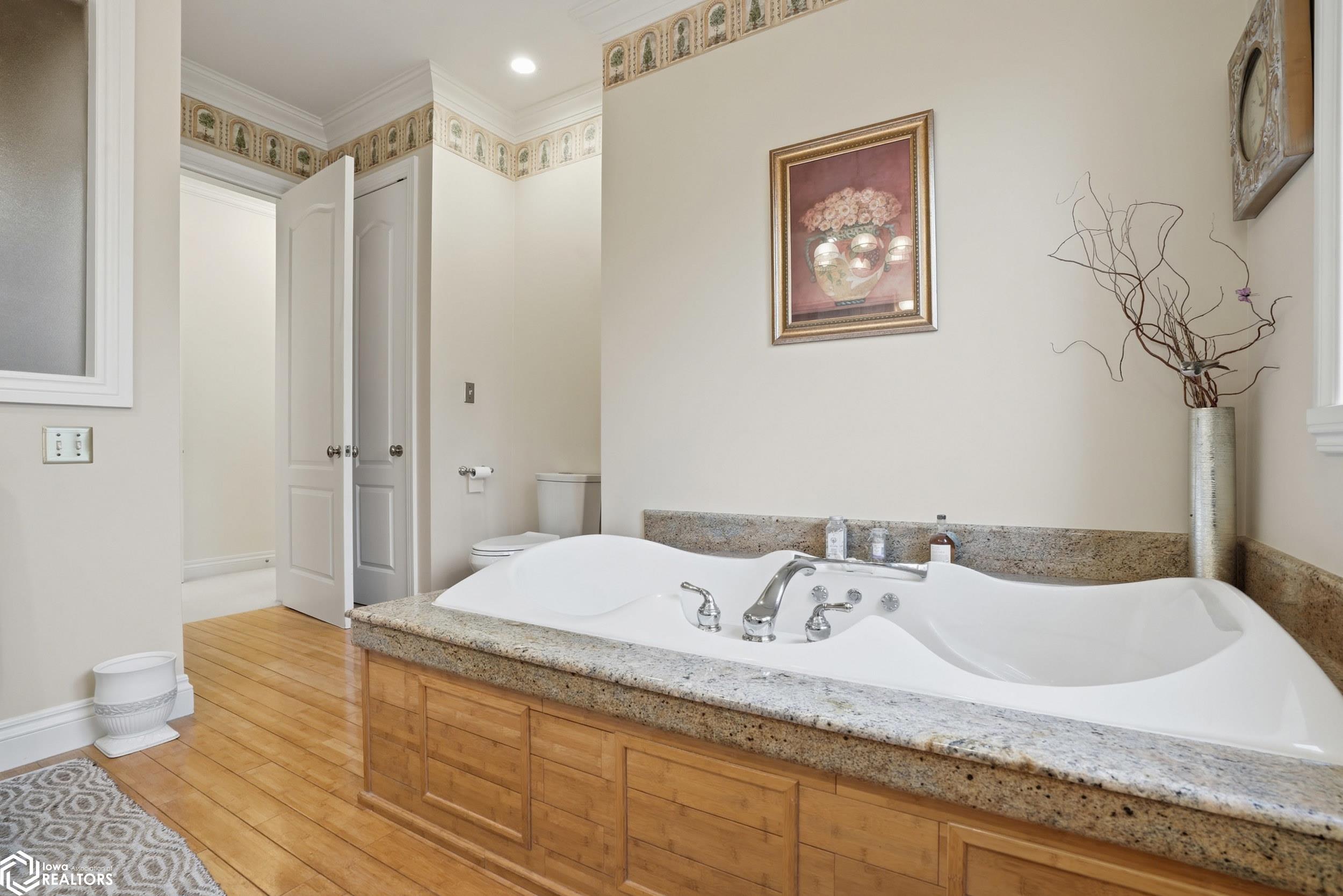 1105 Lakeview Drive