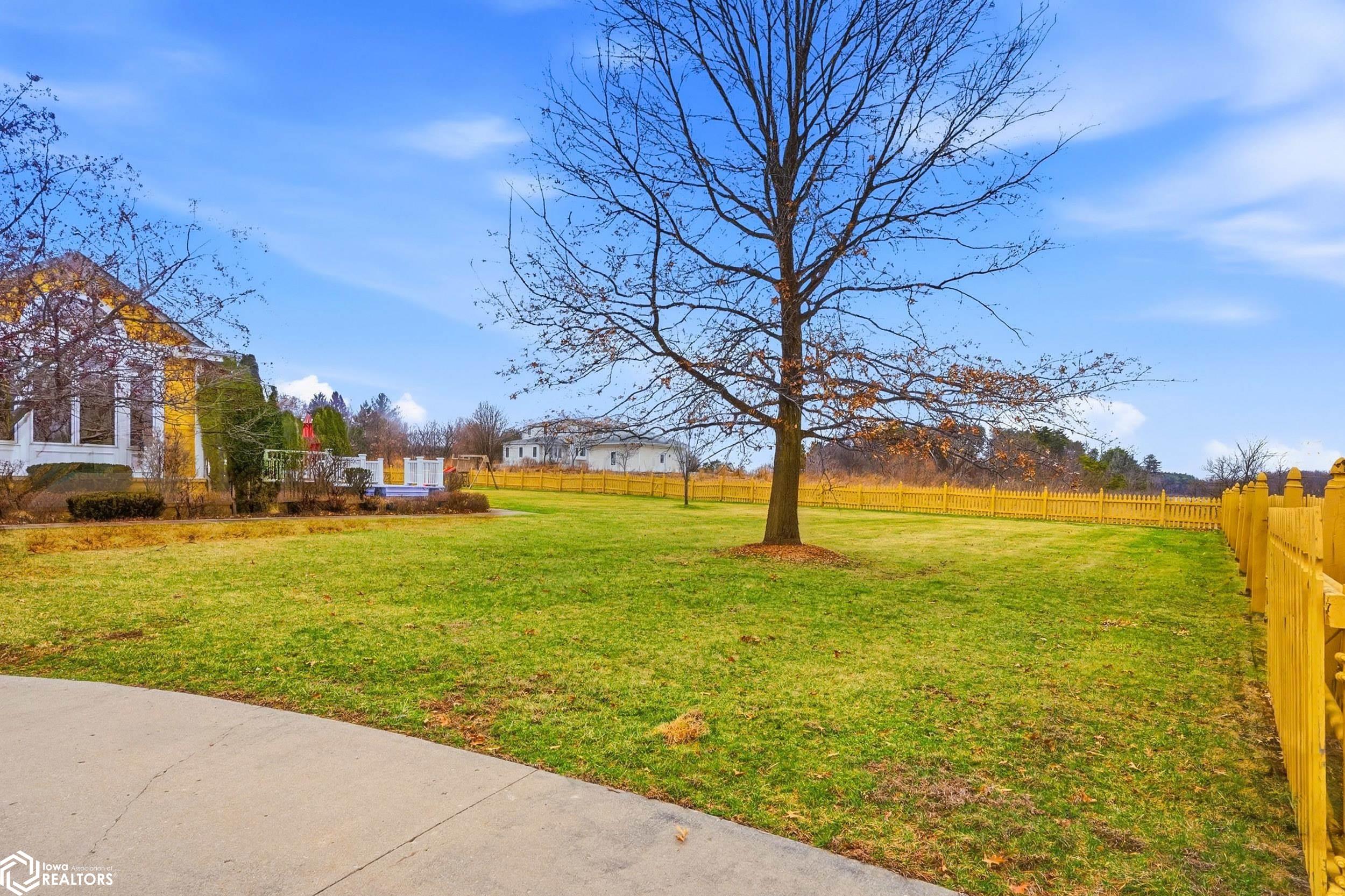 1105 Lakeview Drive