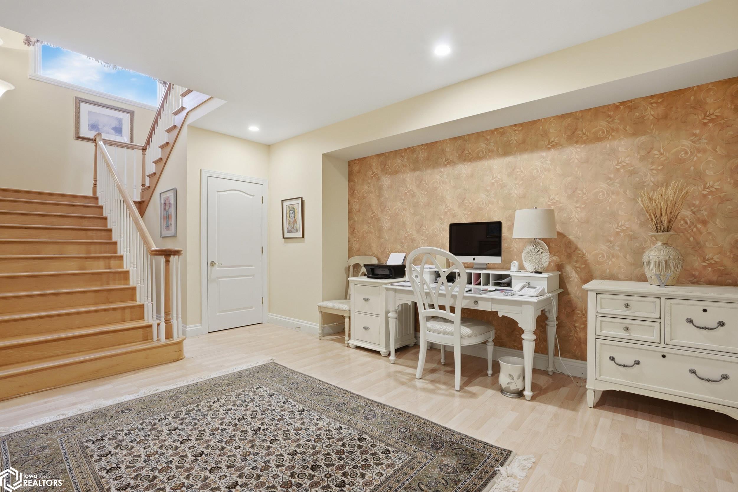 1105 Lakeview Drive