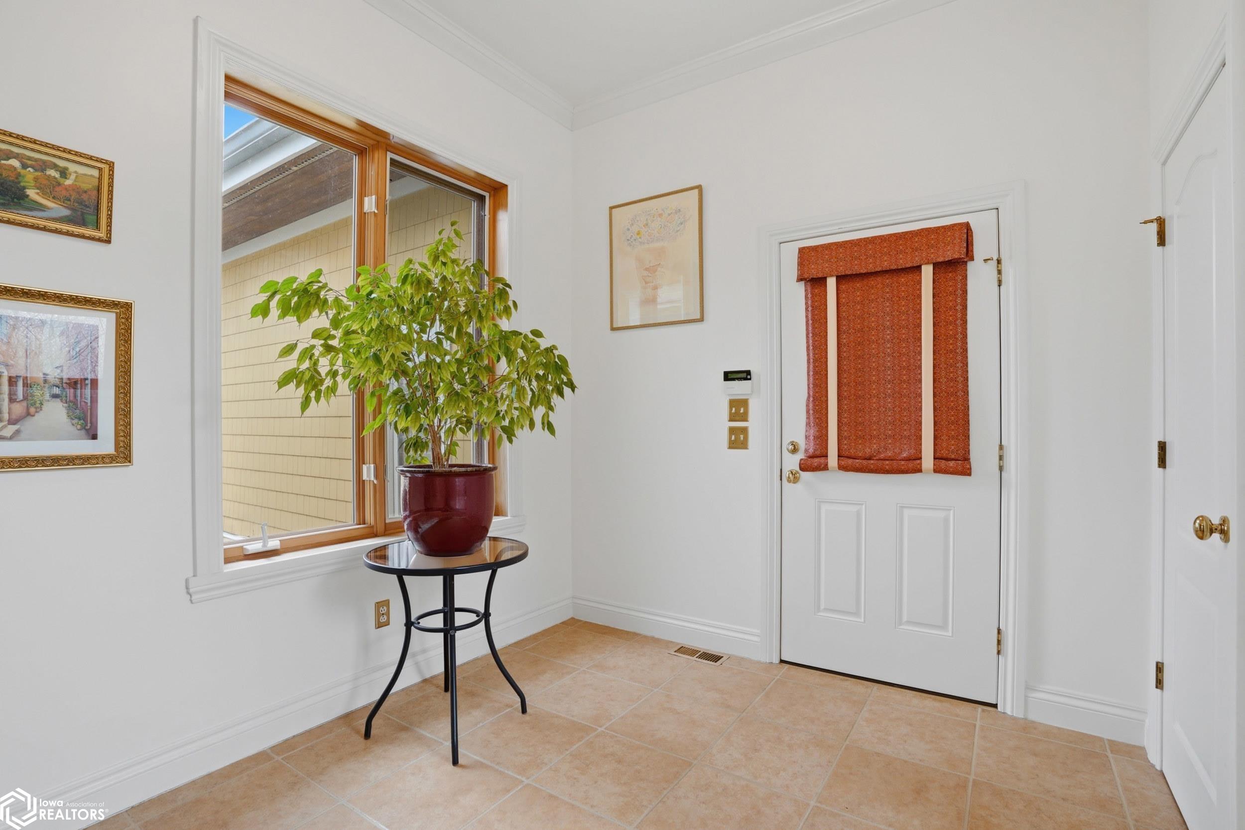 1105 Lakeview Drive
