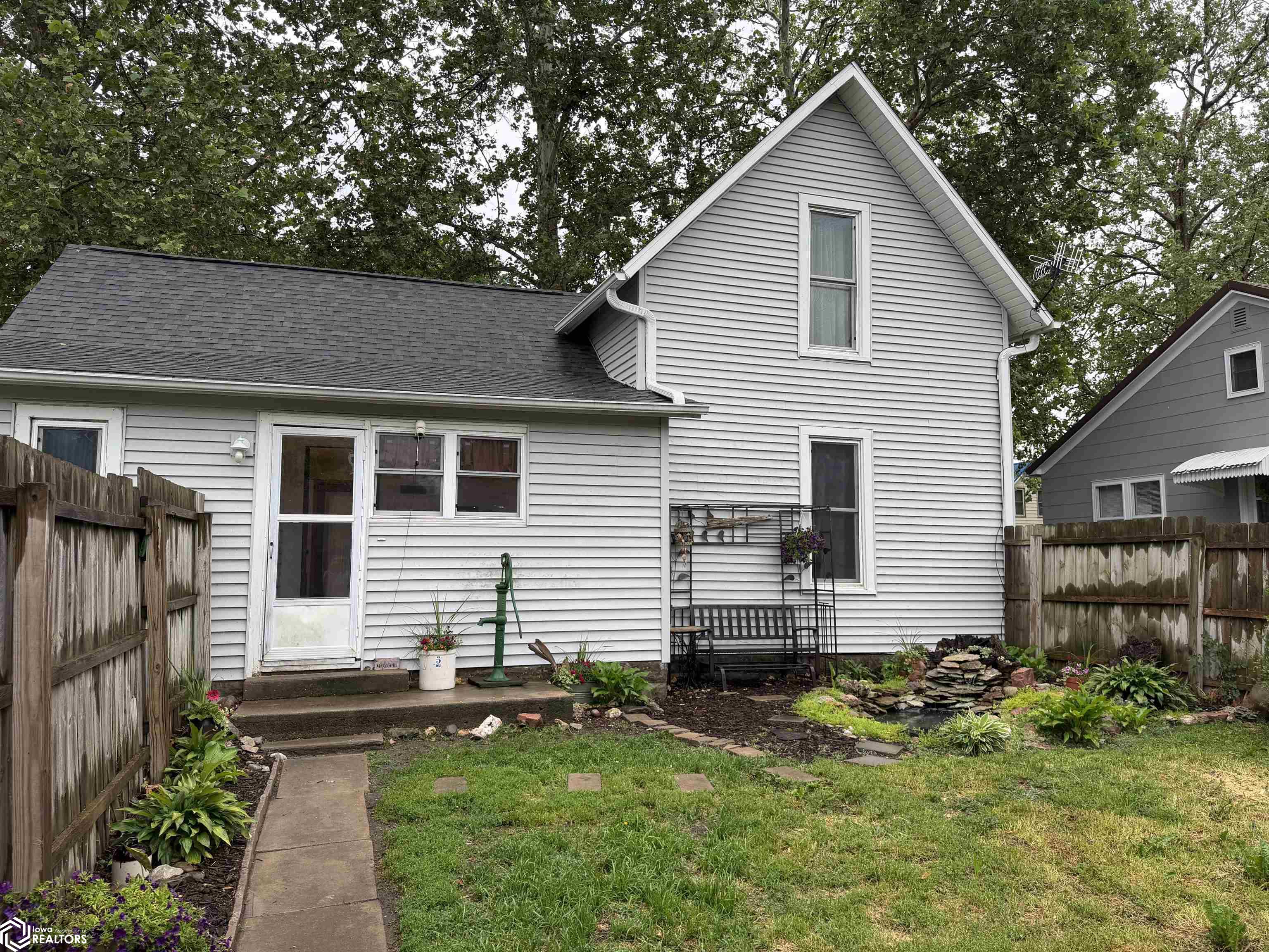 110 W 2nd Street W