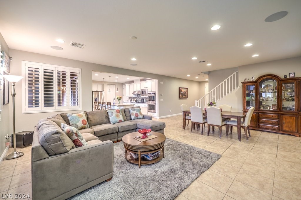 7299 Ellington Park Street