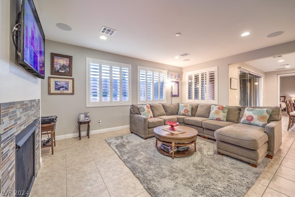 7299 Ellington Park Street