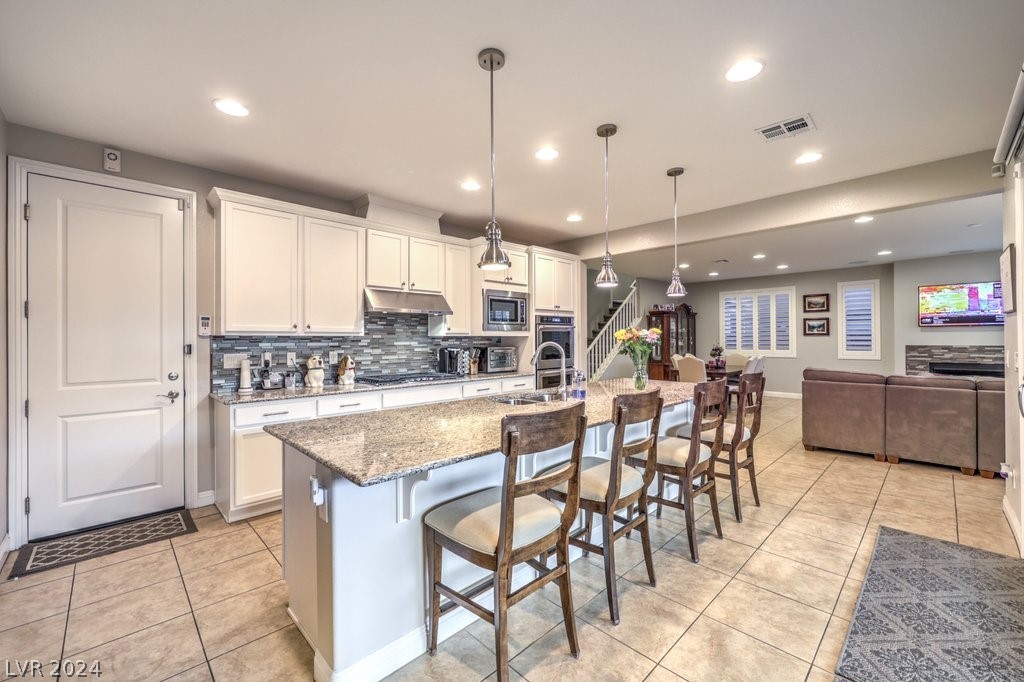 7299 Ellington Park Street