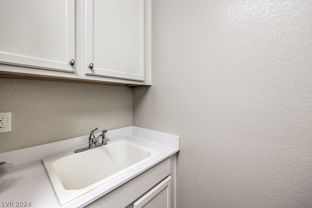 7299 Ellington Park Street