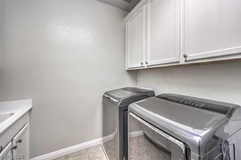 7299 Ellington Park Street