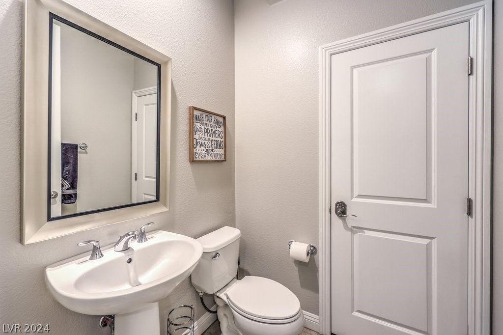 7299 Ellington Park Street