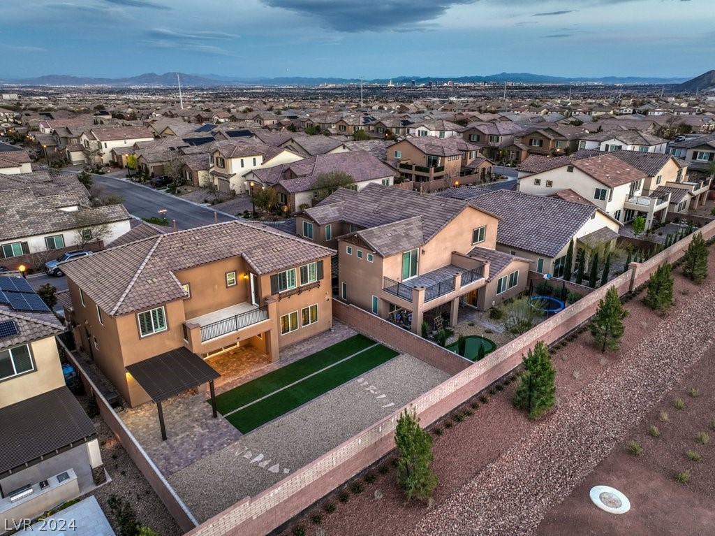 7299 Ellington Park Street