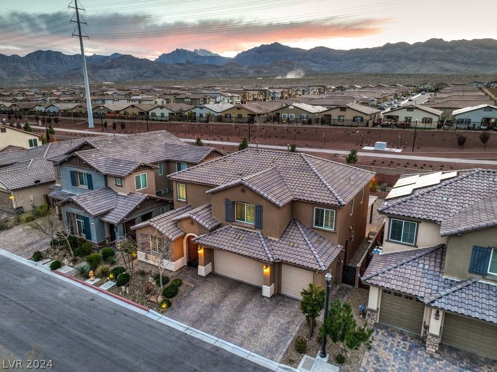 7299 Ellington Park Street