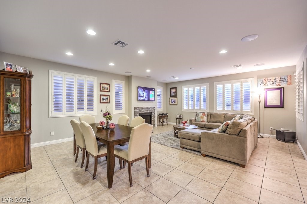 7299 Ellington Park Street