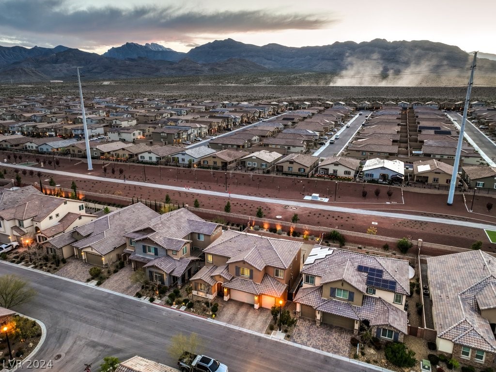 7299 Ellington Park Street